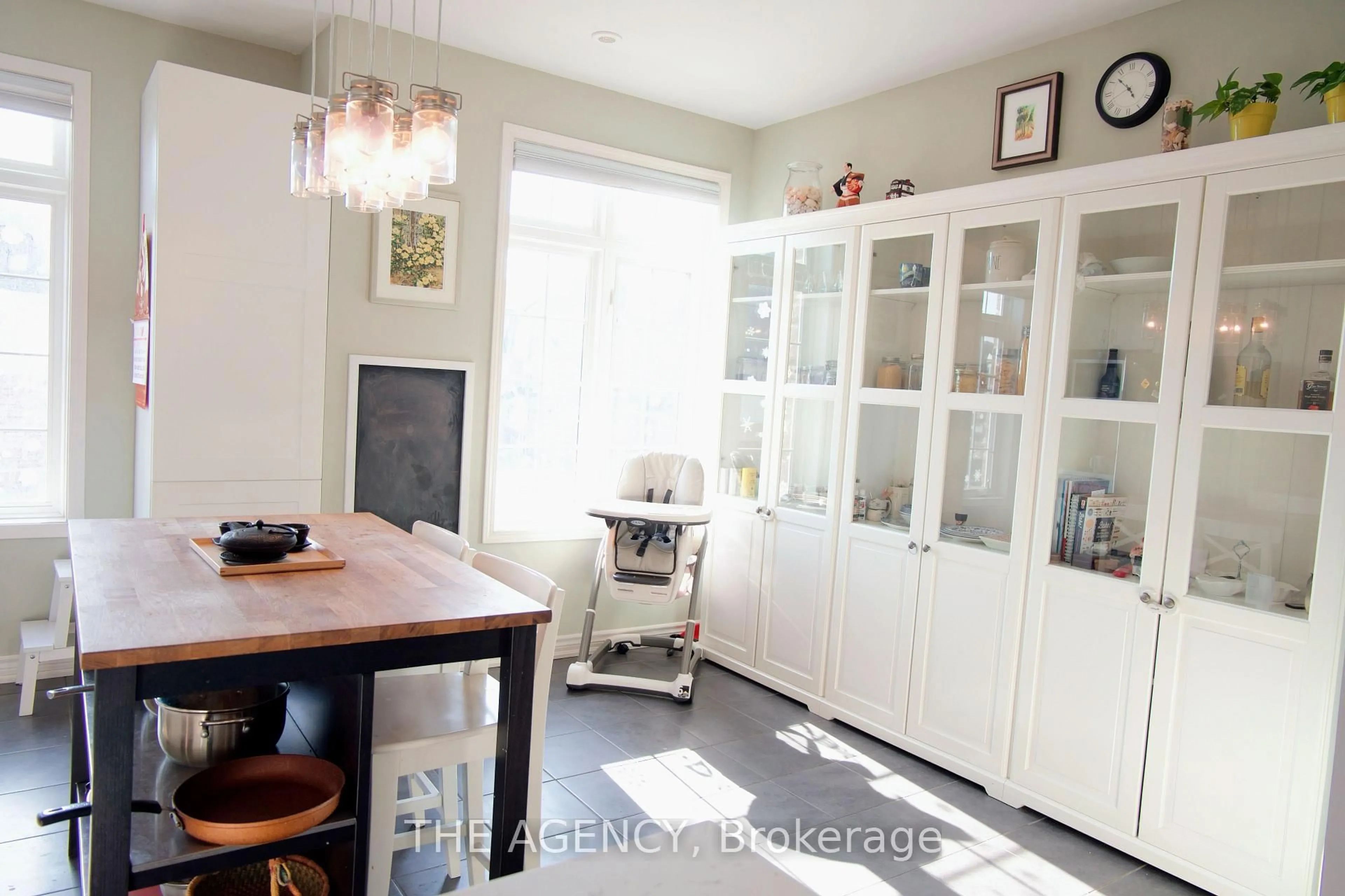 Unknown for 1127 Haig Blvd #6, Mississauga Ontario L5E 2M6