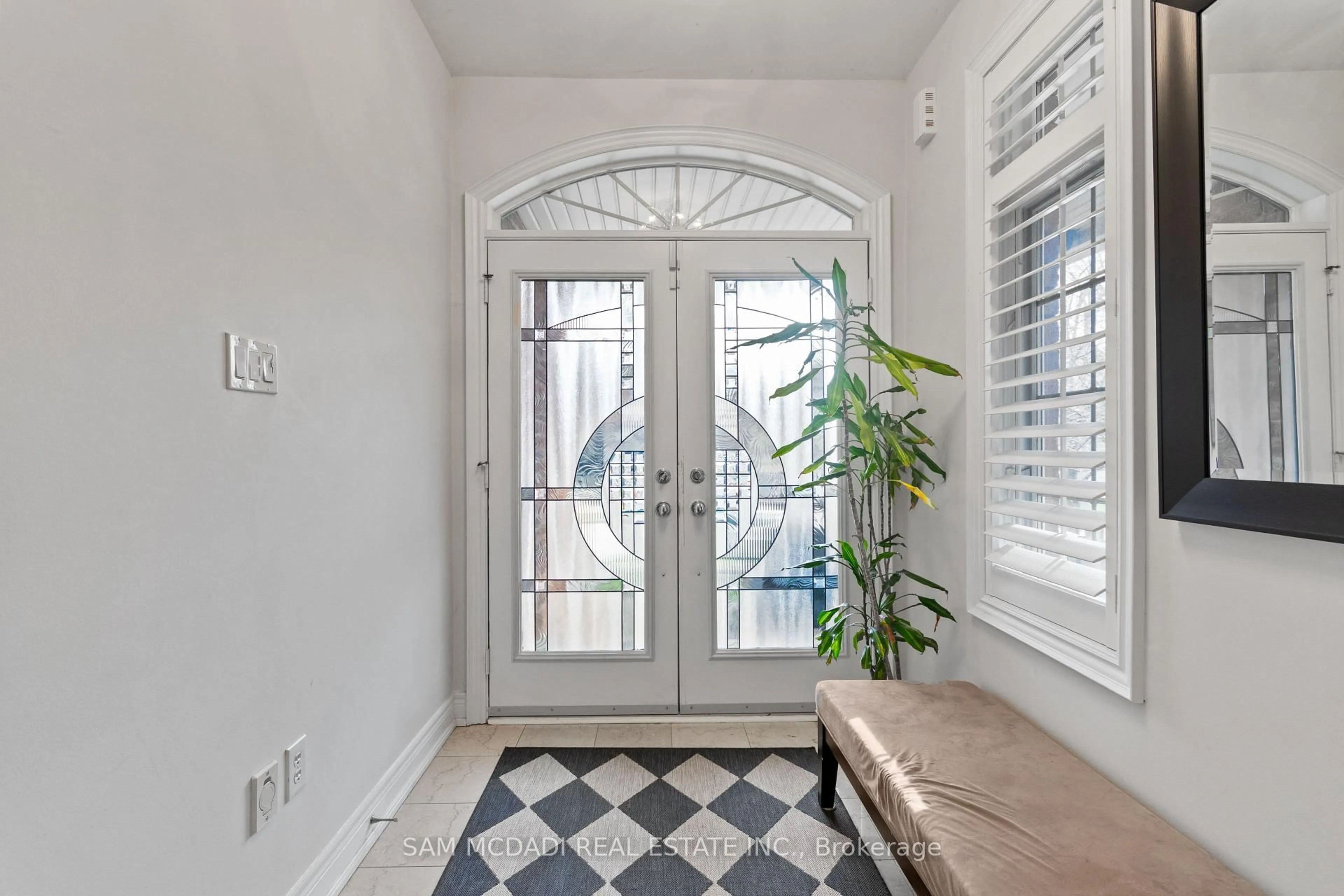 Indoor entryway for 5142 Ancient Stone Ave, Mississauga Ontario L5M 8A9