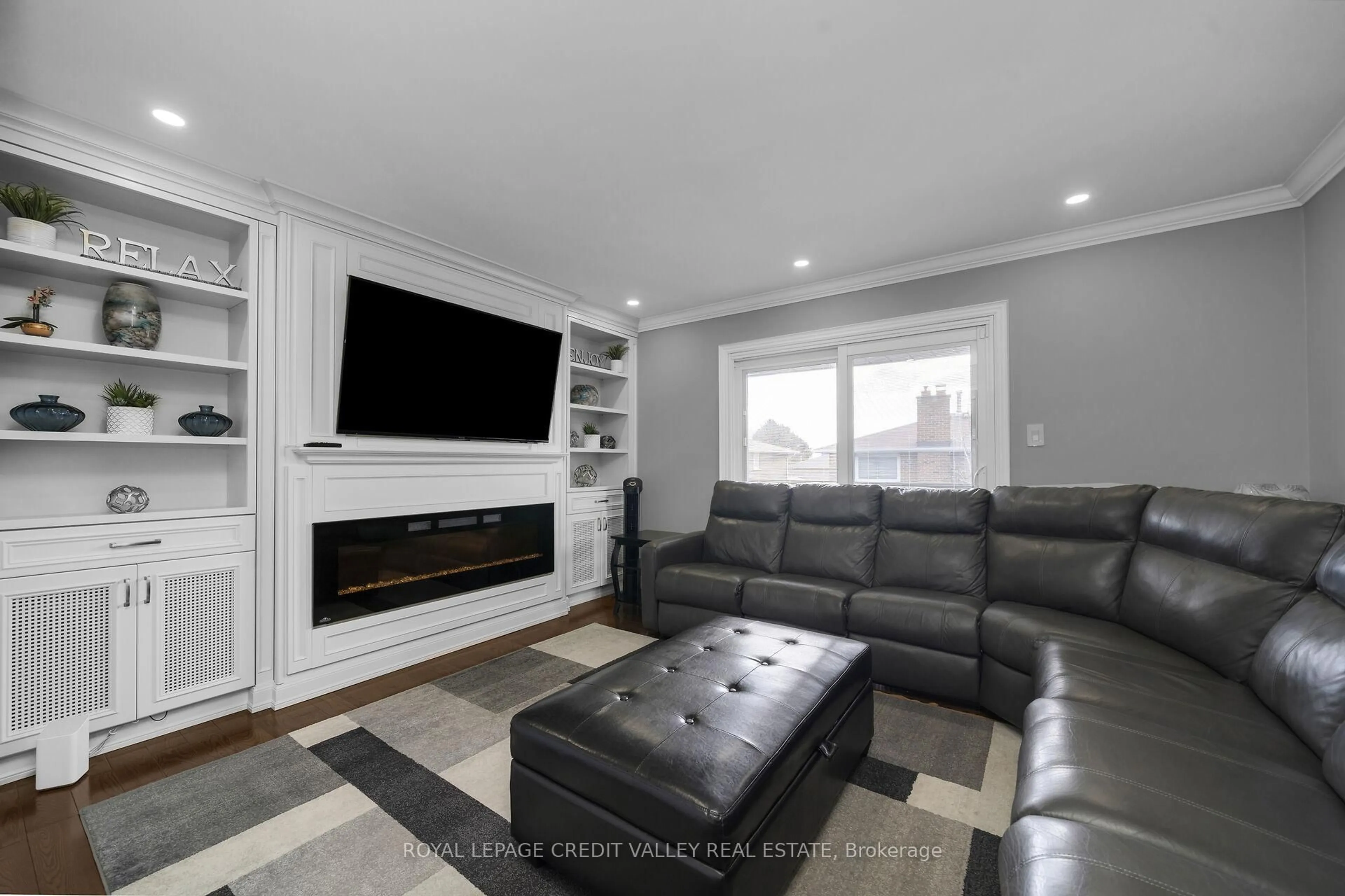 Living room with furniture, unknown for 49 Princeton Terr, Brampton Ontario L6S 3S4