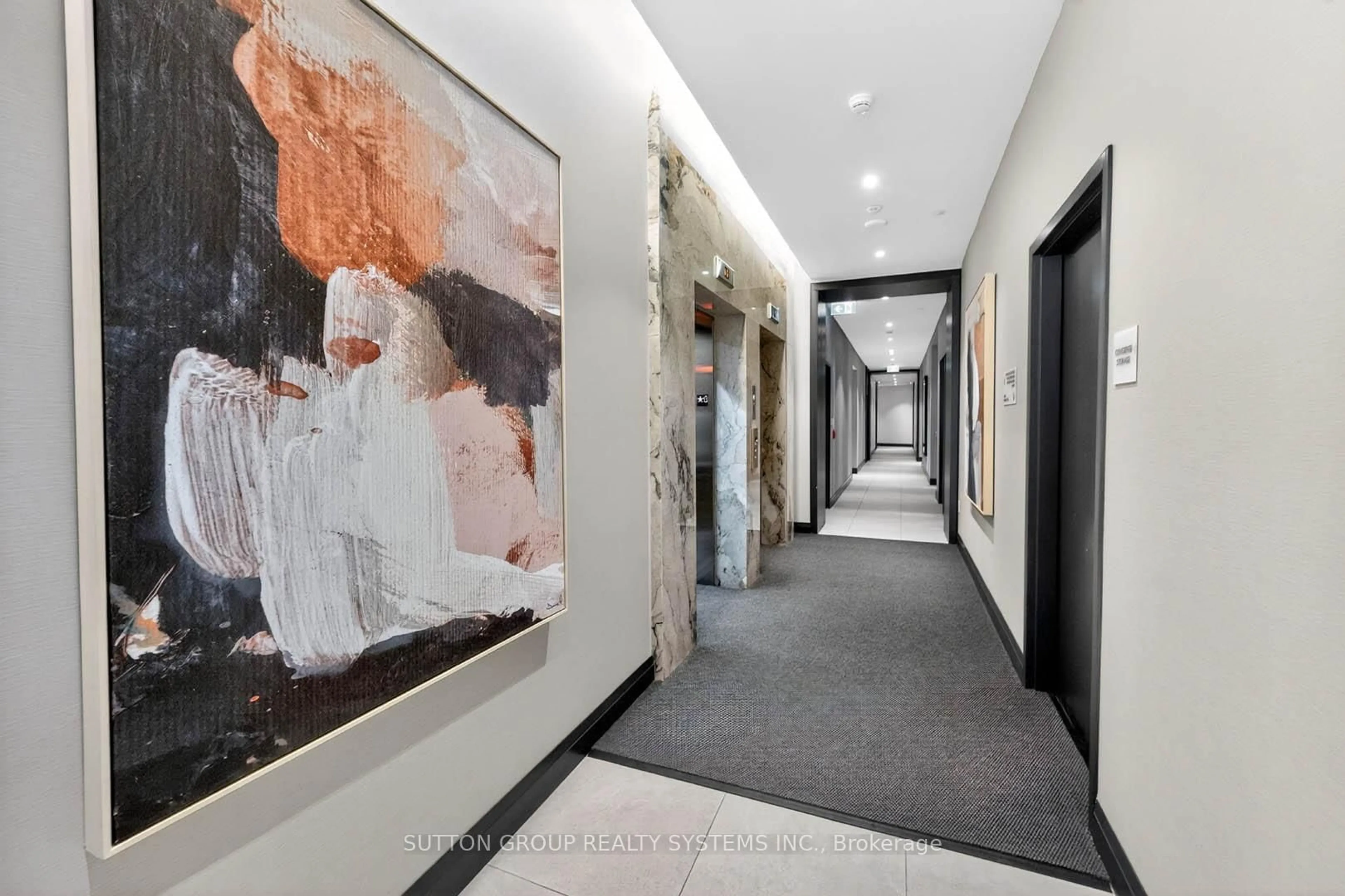 Indoor foyer for 293 The Kingsway #316, Toronto Ontario M9A 0E8