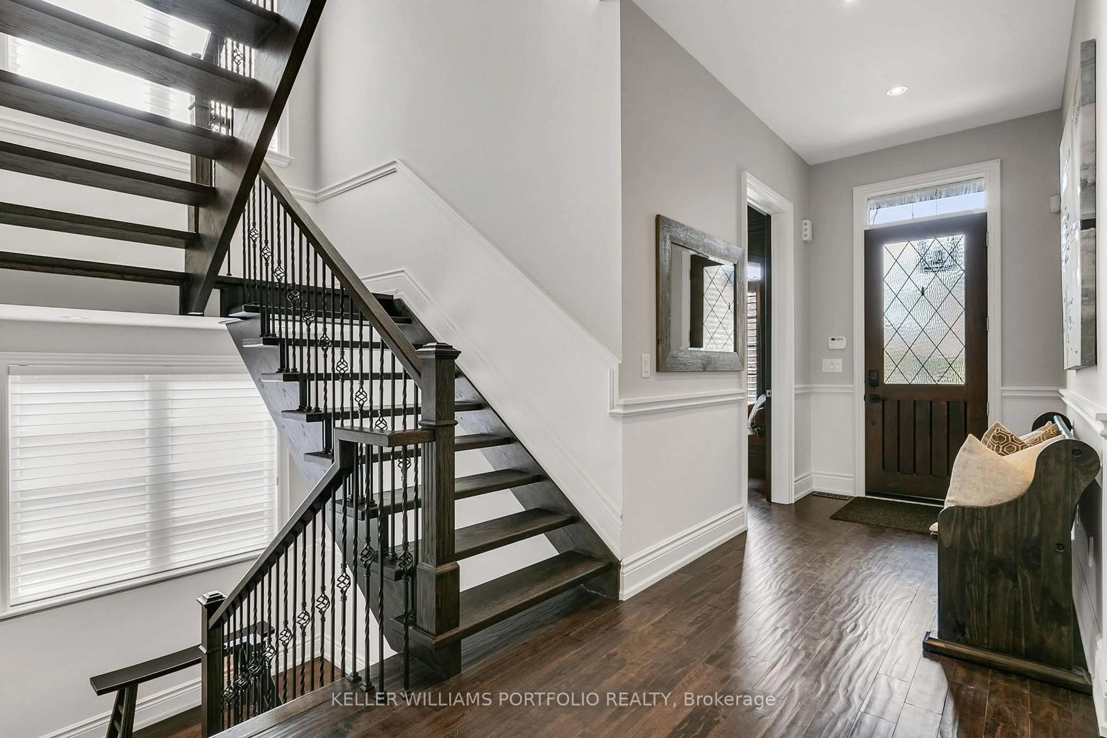 Indoor entryway for 25 Prennan Ave, Toronto Ontario M9B 4B7