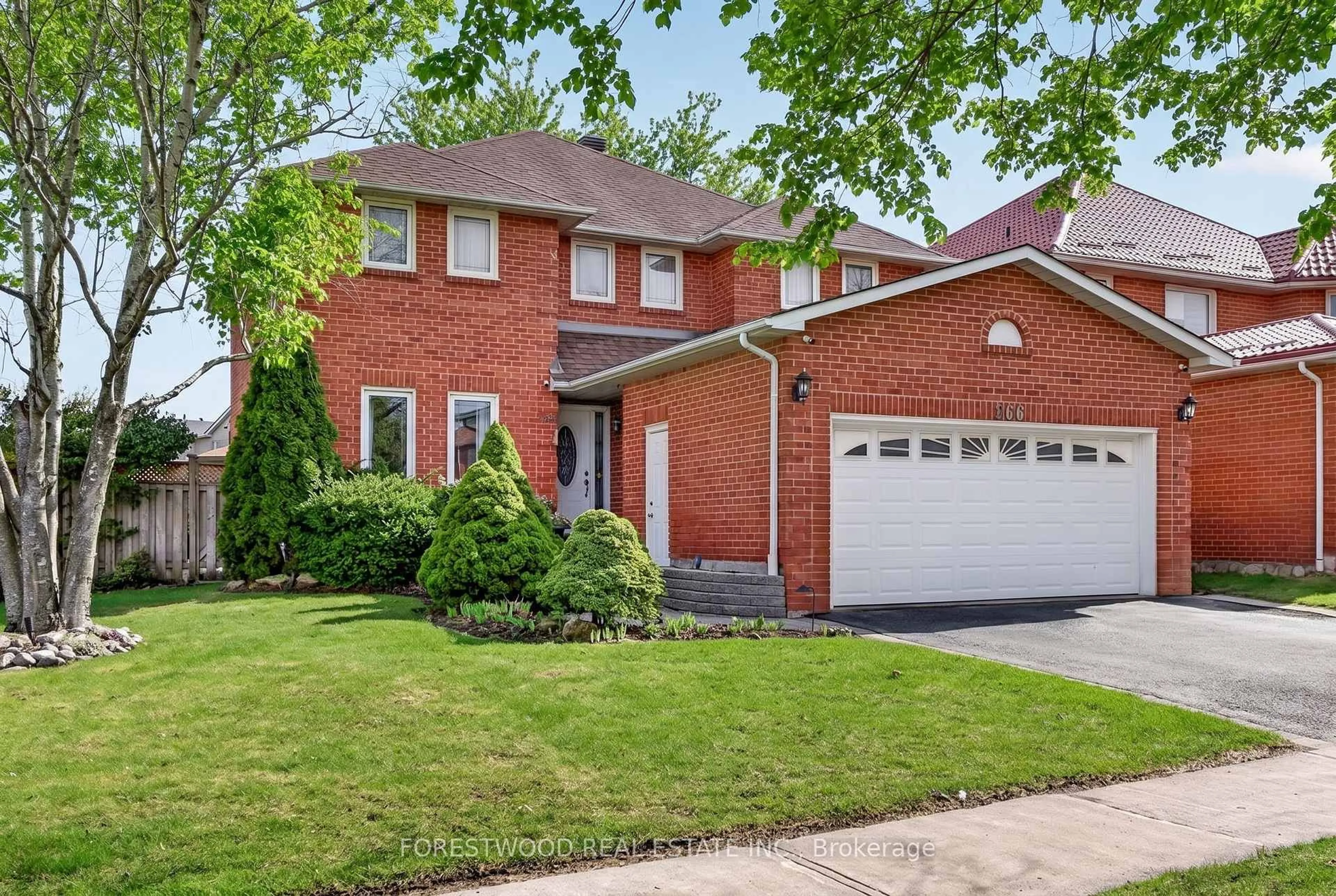 Home with brick exterior material, street for 566 Huntington Ridge Dr, Mississauga Ontario L5R 2X7