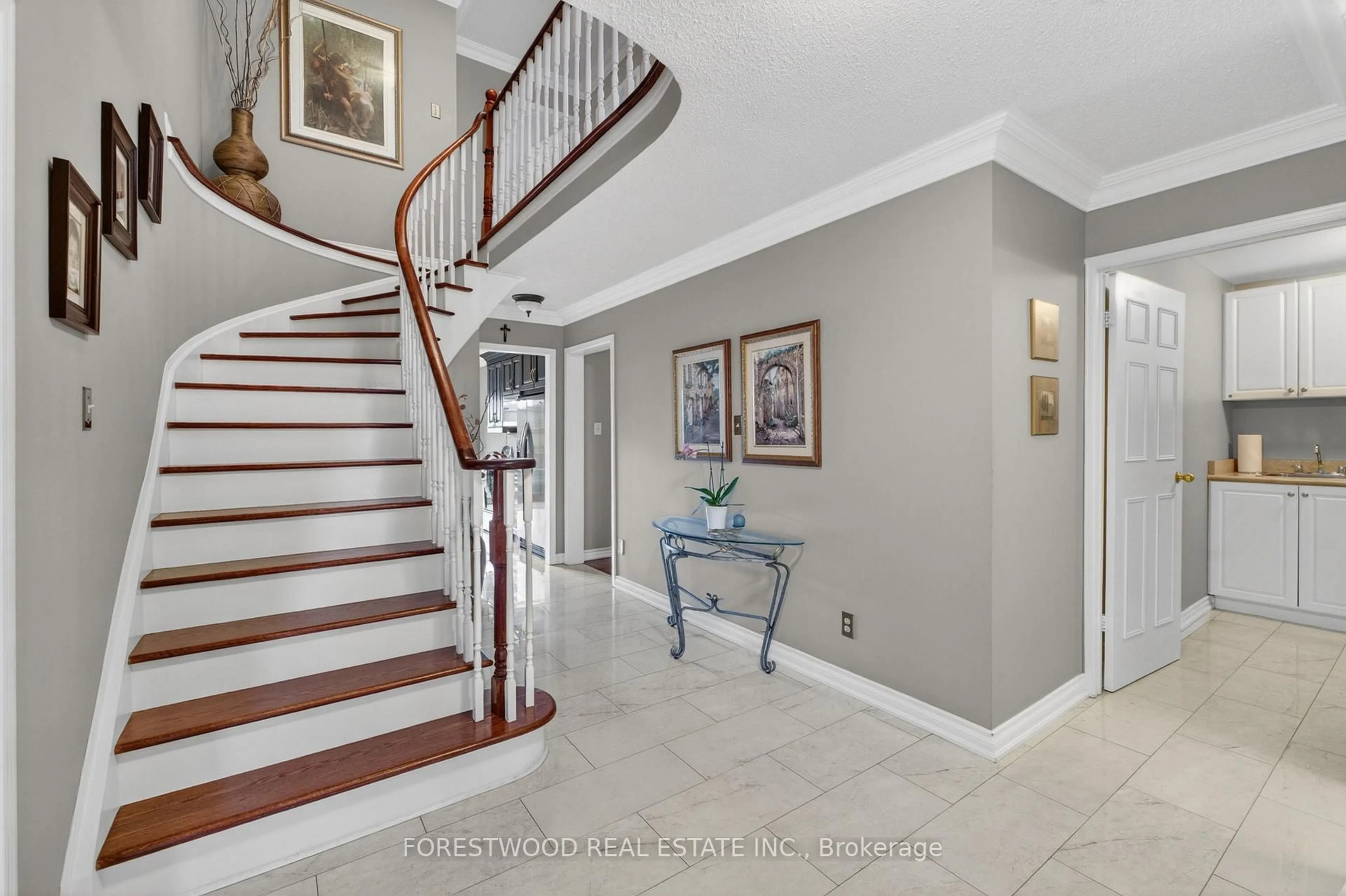 Unknown for 566 Huntington Ridge Dr, Mississauga Ontario L5R 2X7