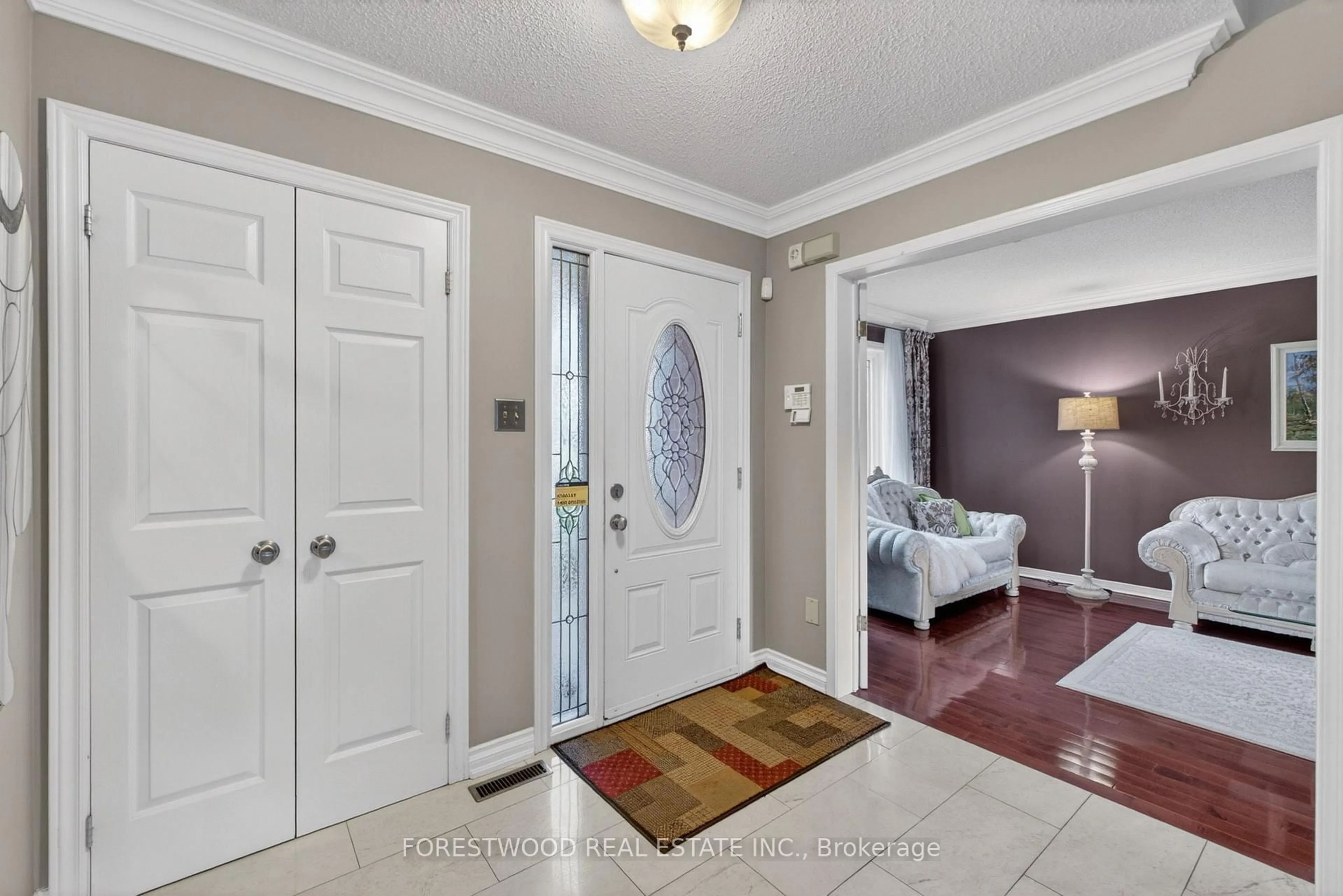 Indoor entryway for 566 Huntington Ridge Dr, Mississauga Ontario L5R 2X7