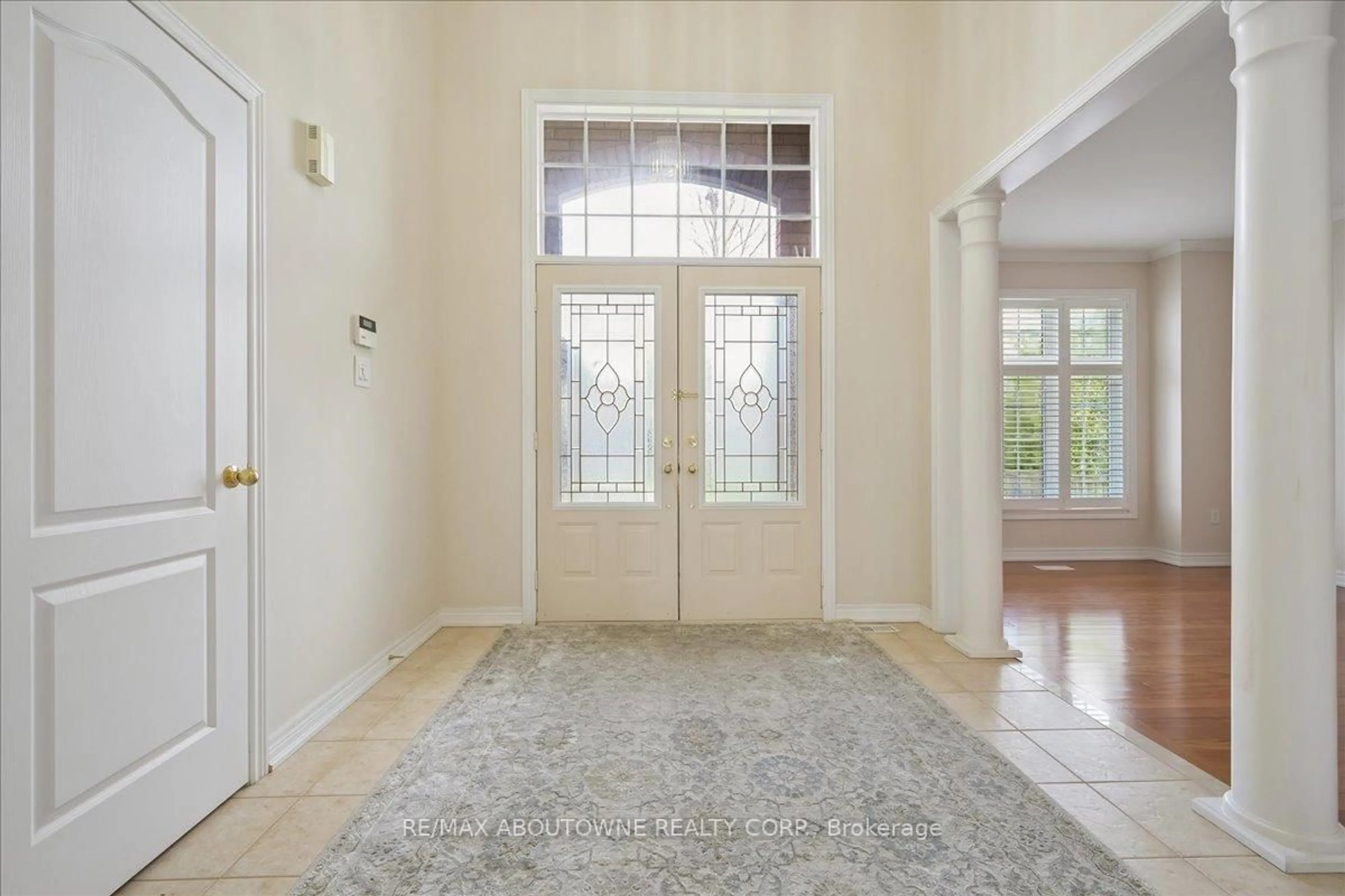 Indoor entryway for 2348 Tesla Cres, Oakville Ontario L6H 7T5