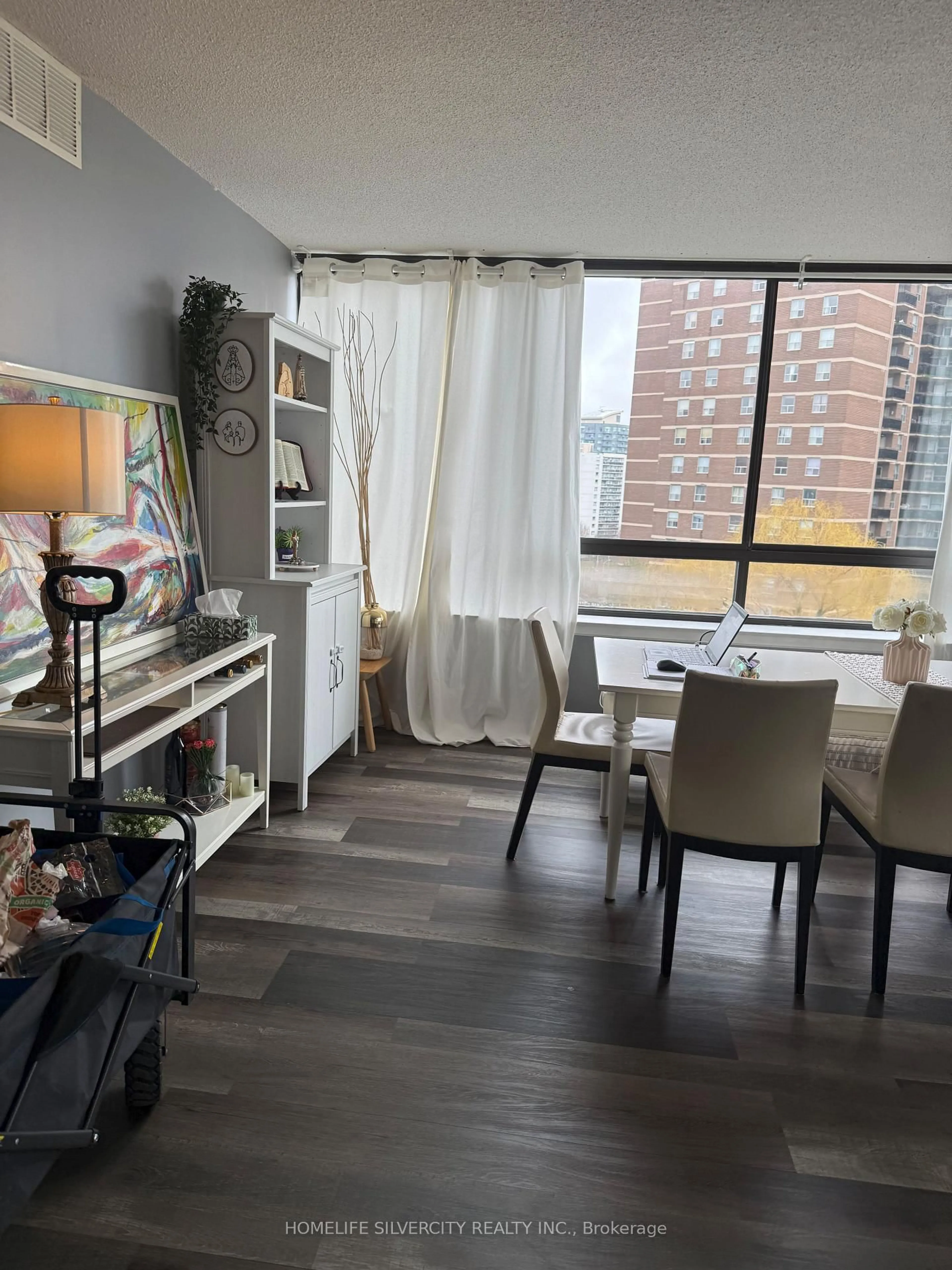 A pic of a room for 40 Richview Rd #707, Toronto Ontario M9A 5C1