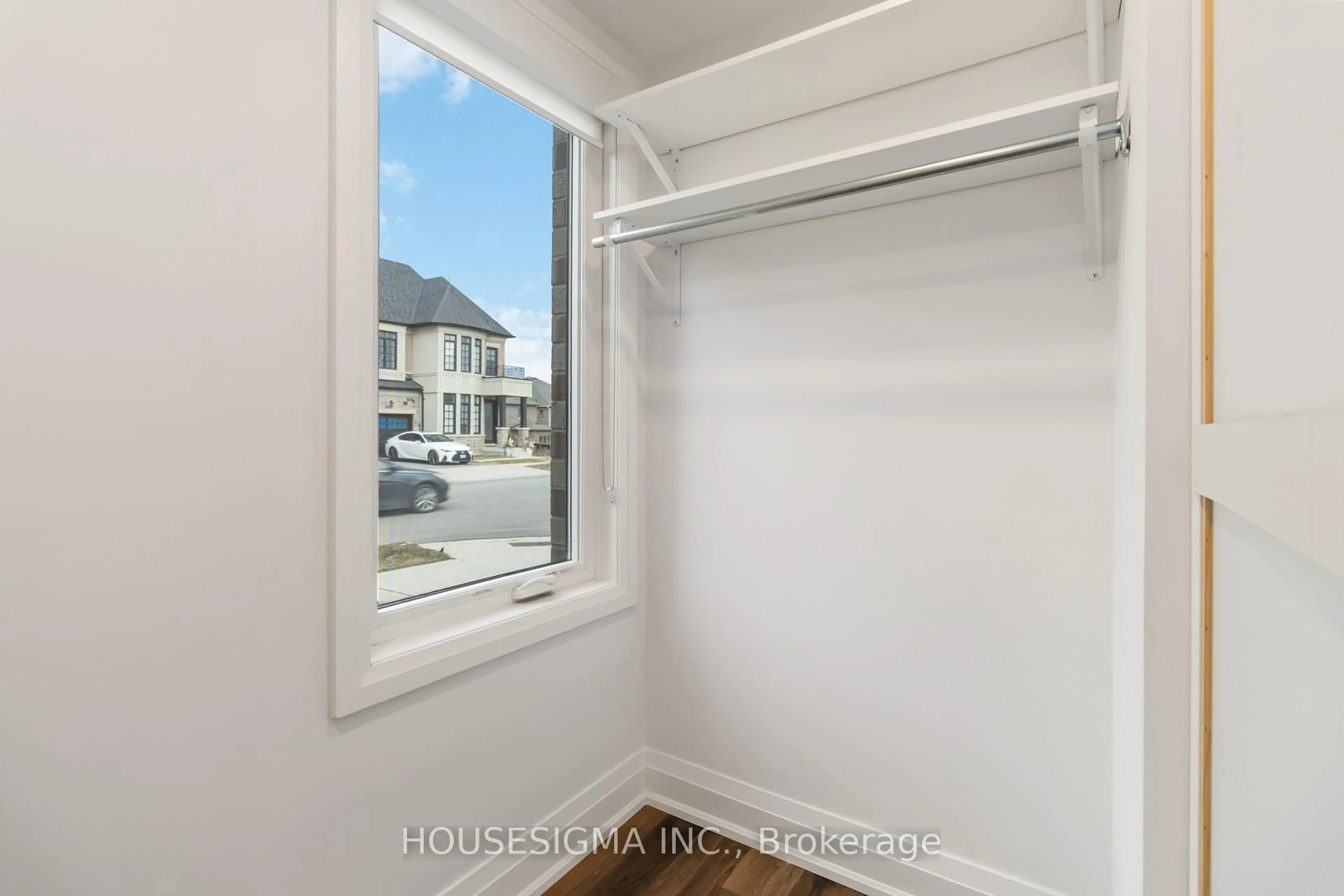 Storage room or clothes room or walk-in closet for 1264 Merton Rd, Oakville Ontario L6M 5M1