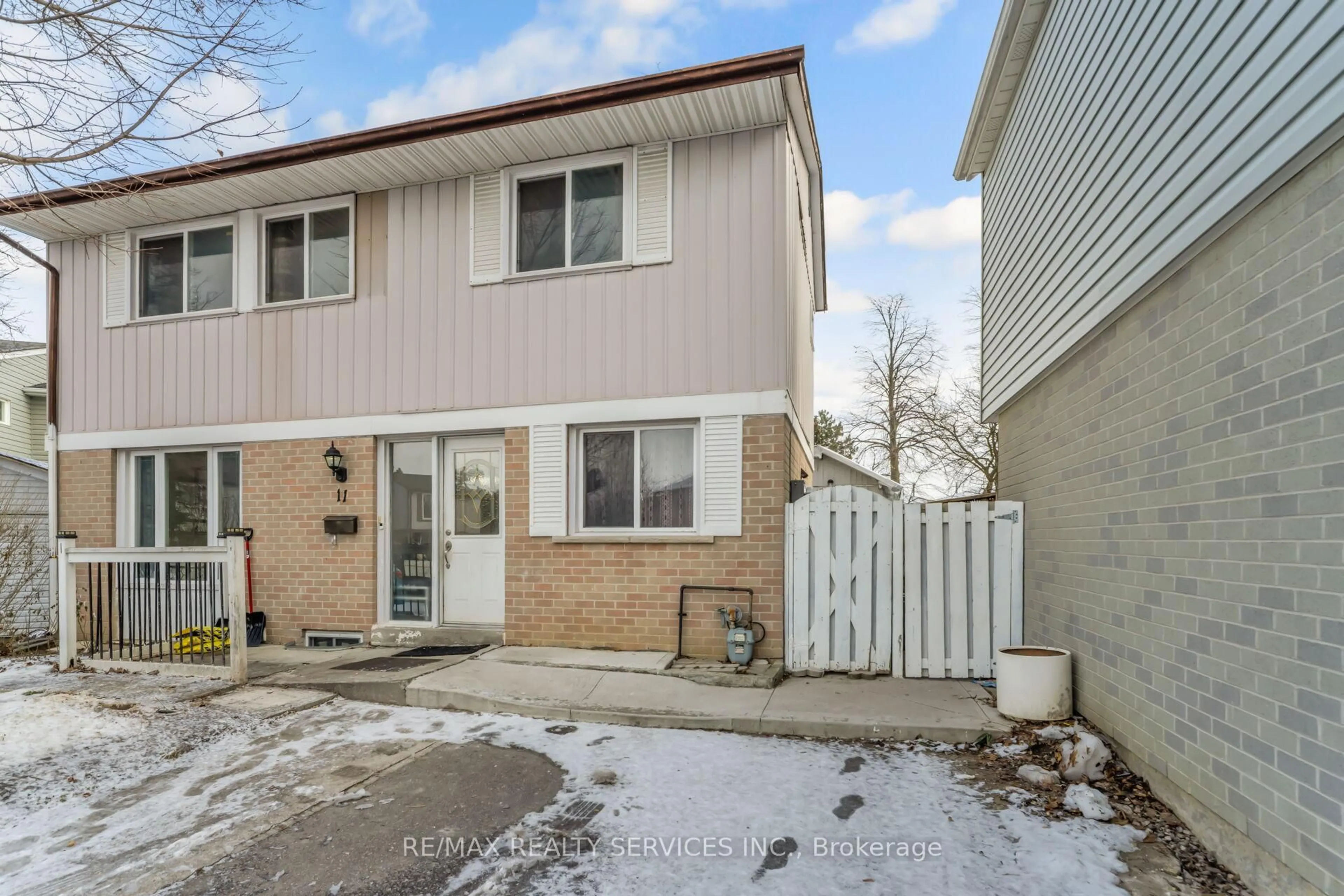Unknown for 11 Juliette Sq, Brampton Ontario L6S 2M6