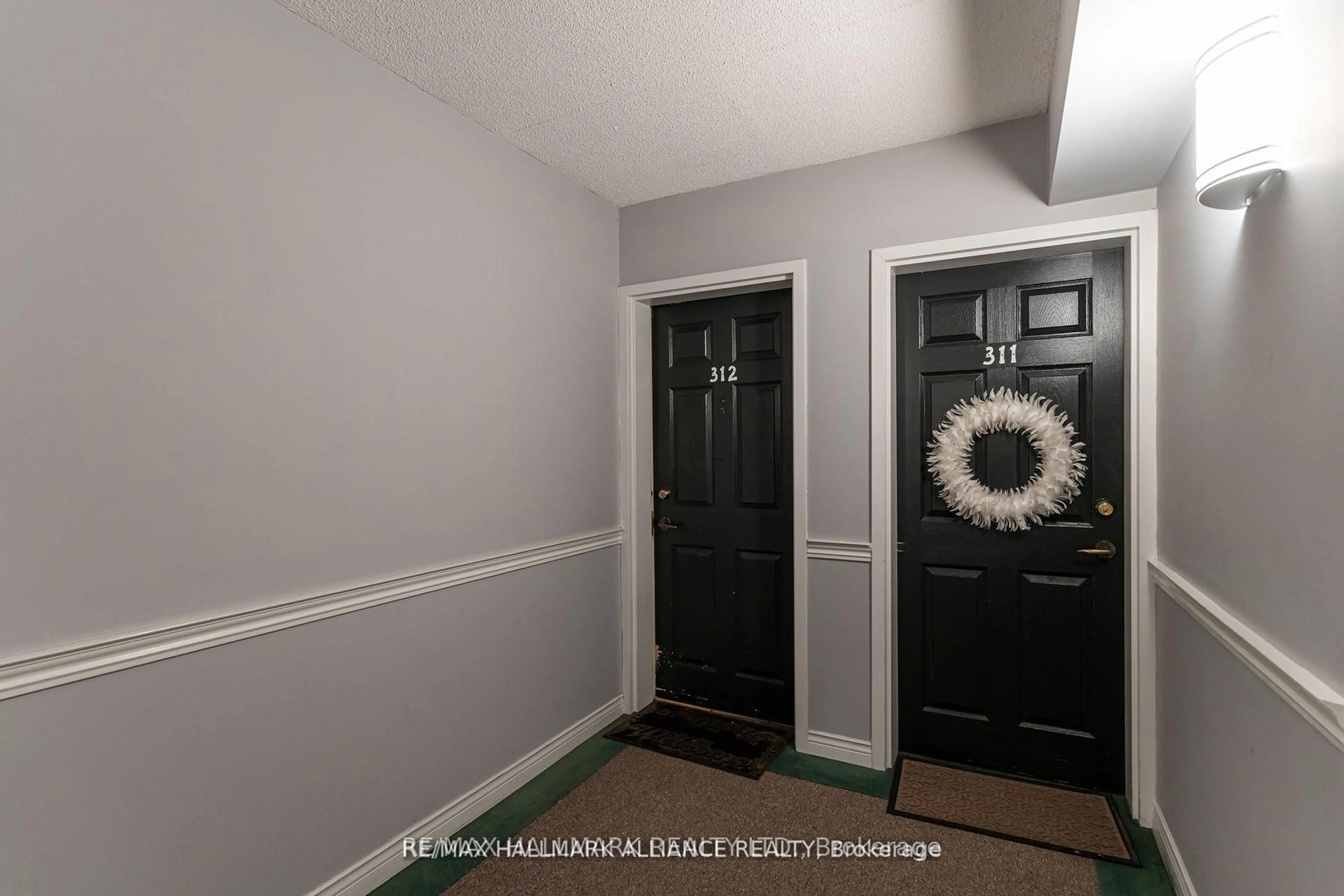Indoor entryway for 4003 Kilmer Dr #312, Burlington Ontario L7M 4M1