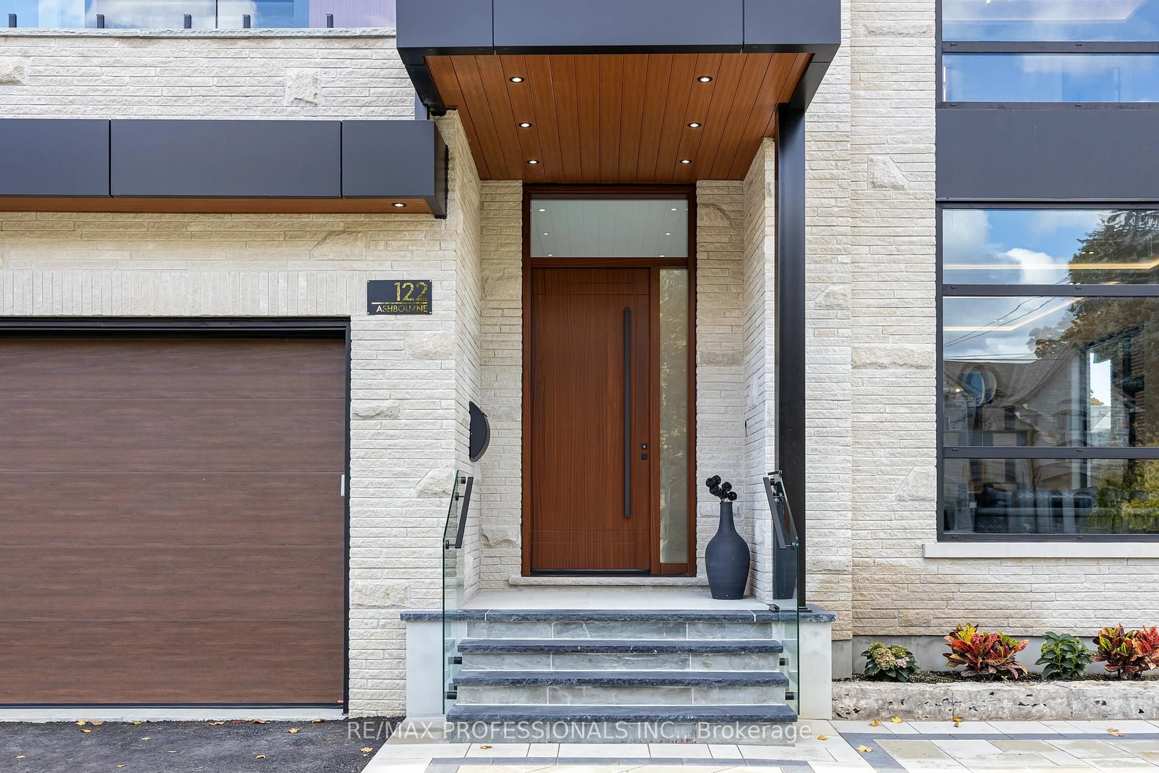 Unknown for 122 Ashbourne Dr, Toronto Ontario M9B 4H8