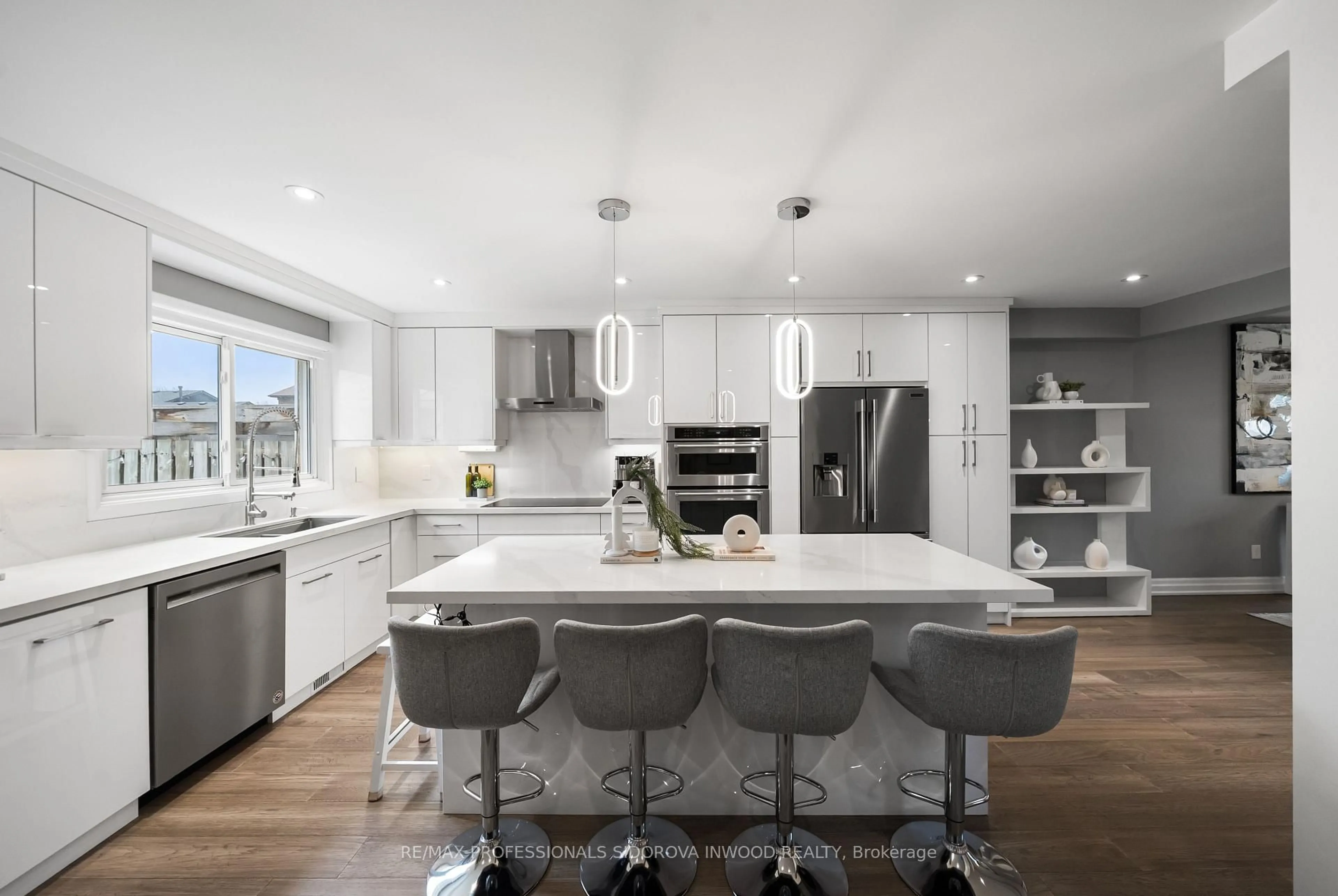 Contemporary kitchen, unknown for 4143 Sunflower Dr, Mississauga Ontario L5L 2L4