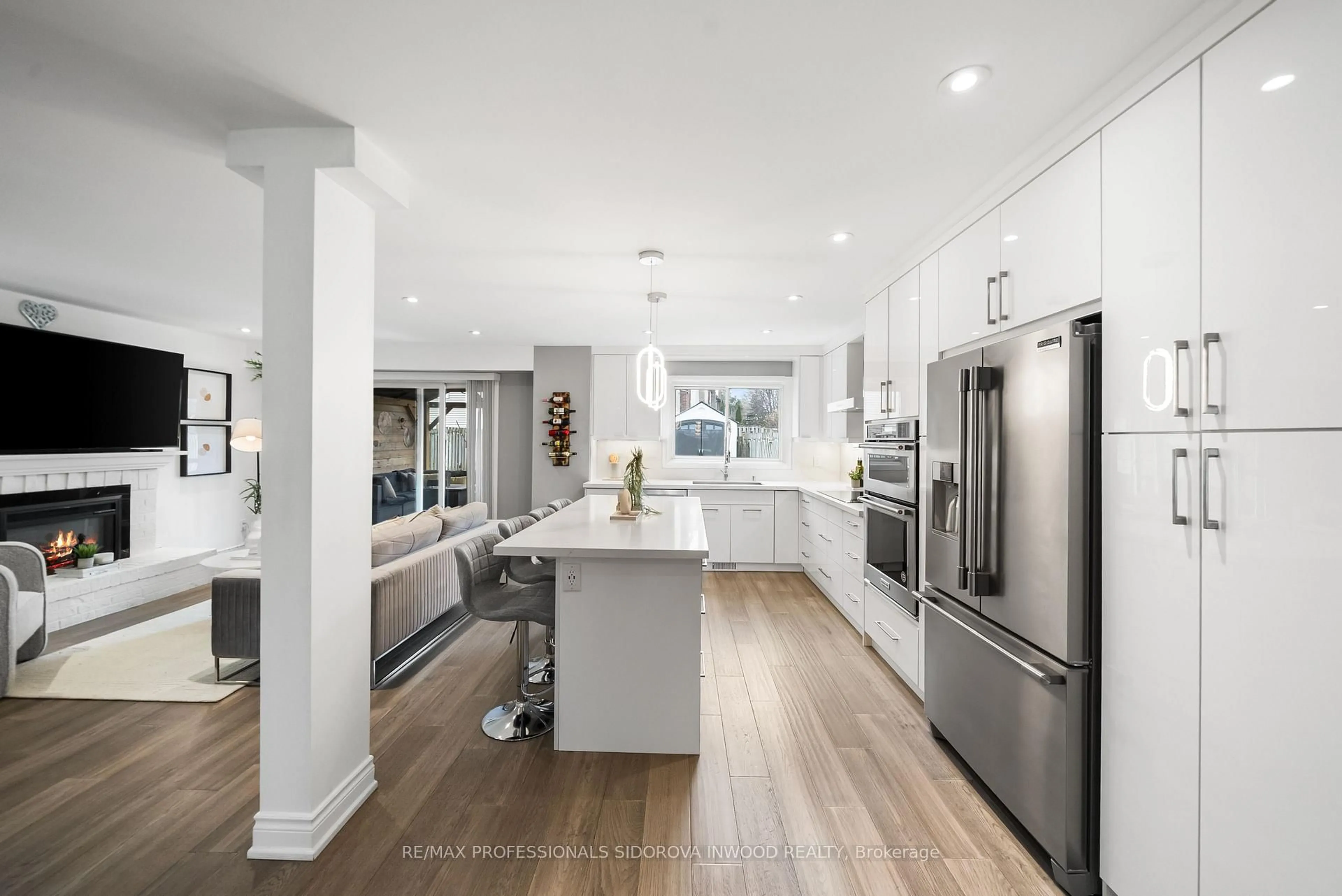 Open concept kitchen, unknown for 4143 Sunflower Dr, Mississauga Ontario L5L 2L4