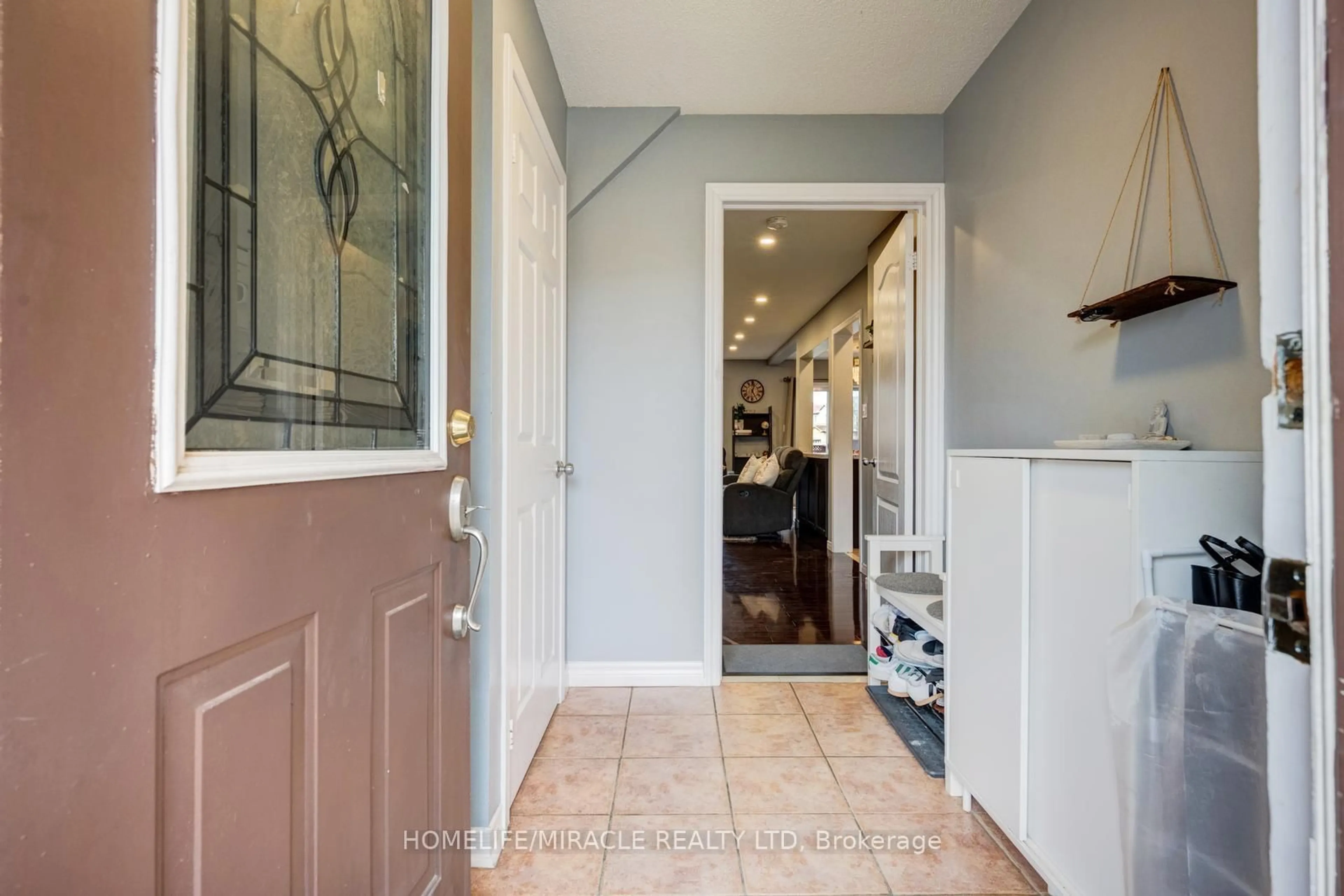 Indoor entryway for 25 Tinsmith St, Brampton Ontario L7A 1N1