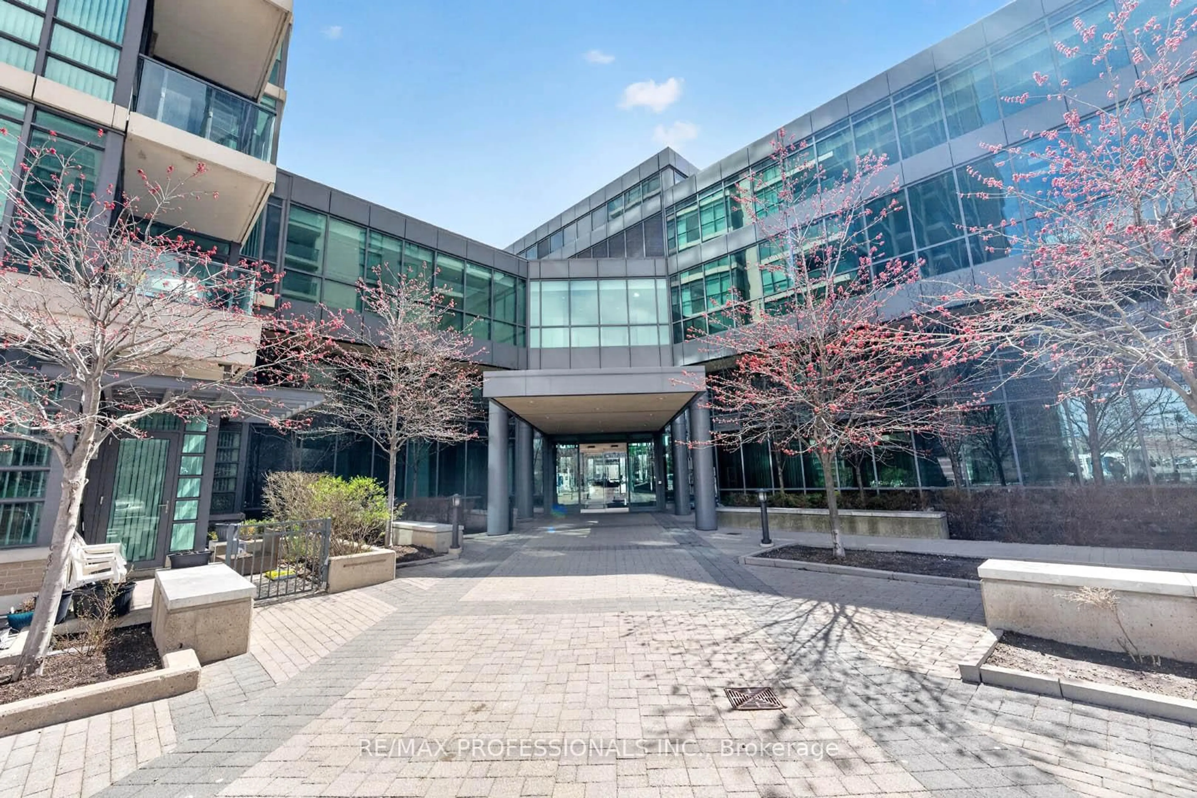 Indoor foyer for 215 Sherway Gardens Rd #2010, Toronto Ontario M9C 0A4