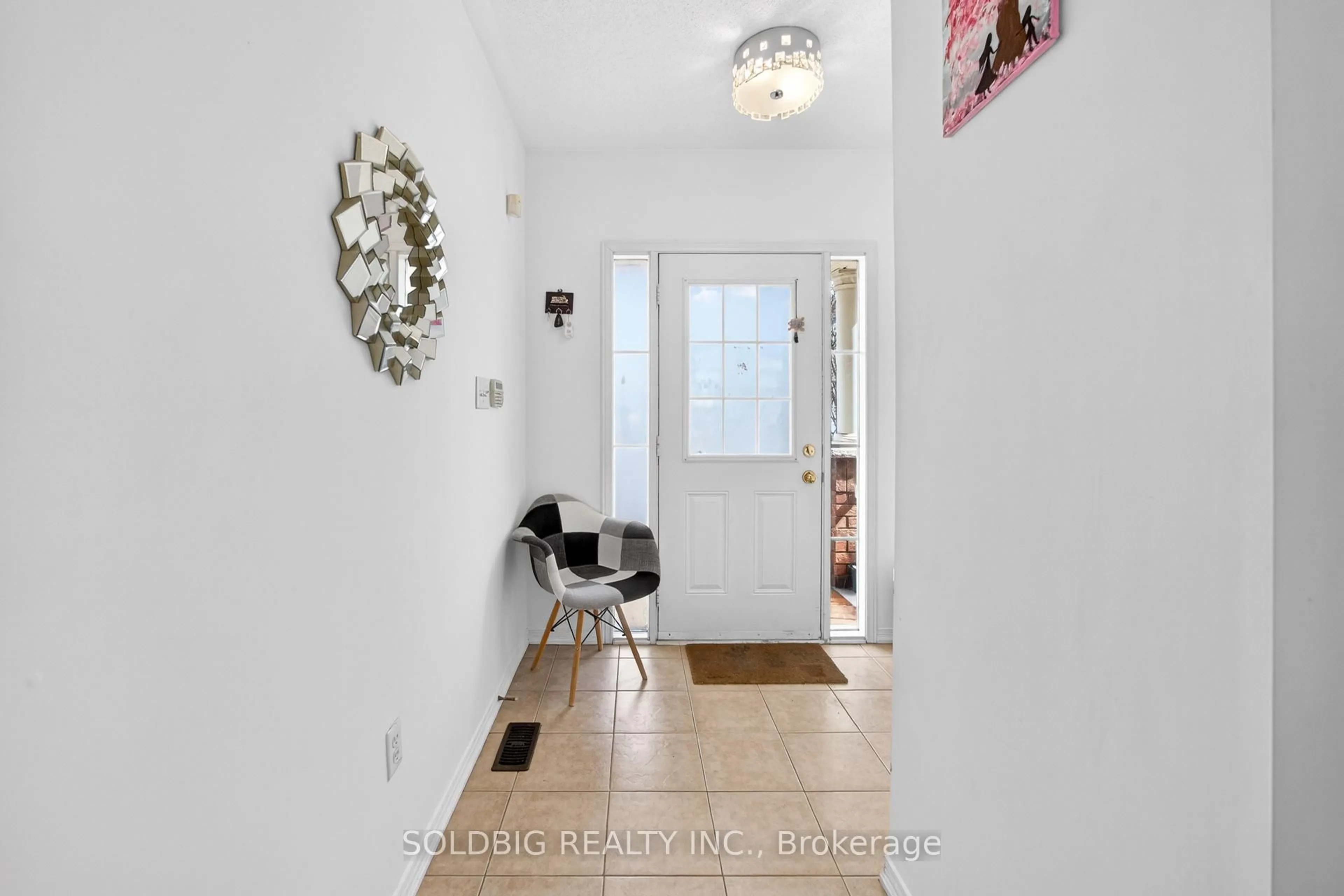 Indoor entryway for 424 Chandler Cres, Milton Ontario L9T 0S9