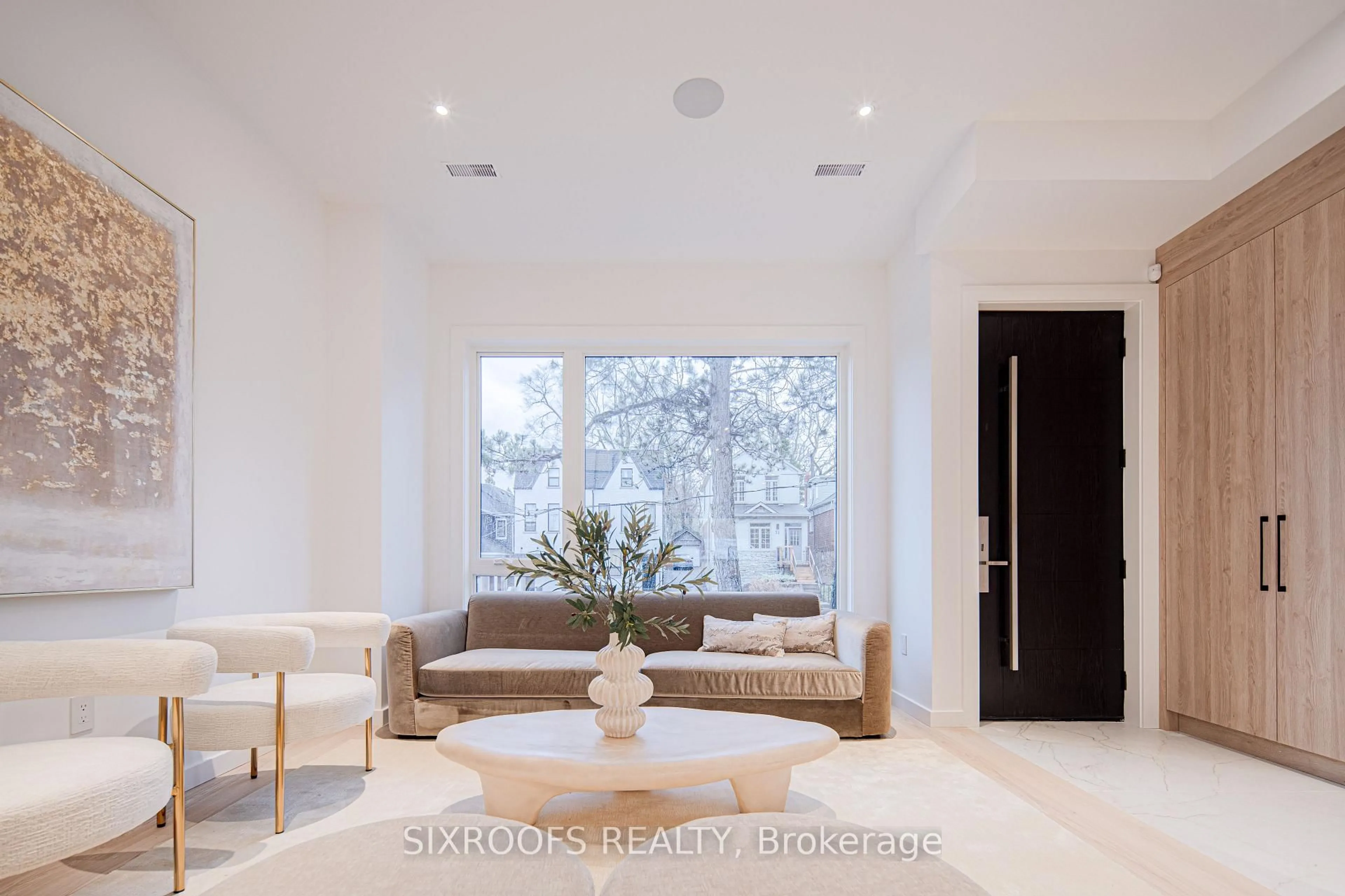 Indoor entryway for 40 Morningside Ave, Toronto Ontario M6S 1C4