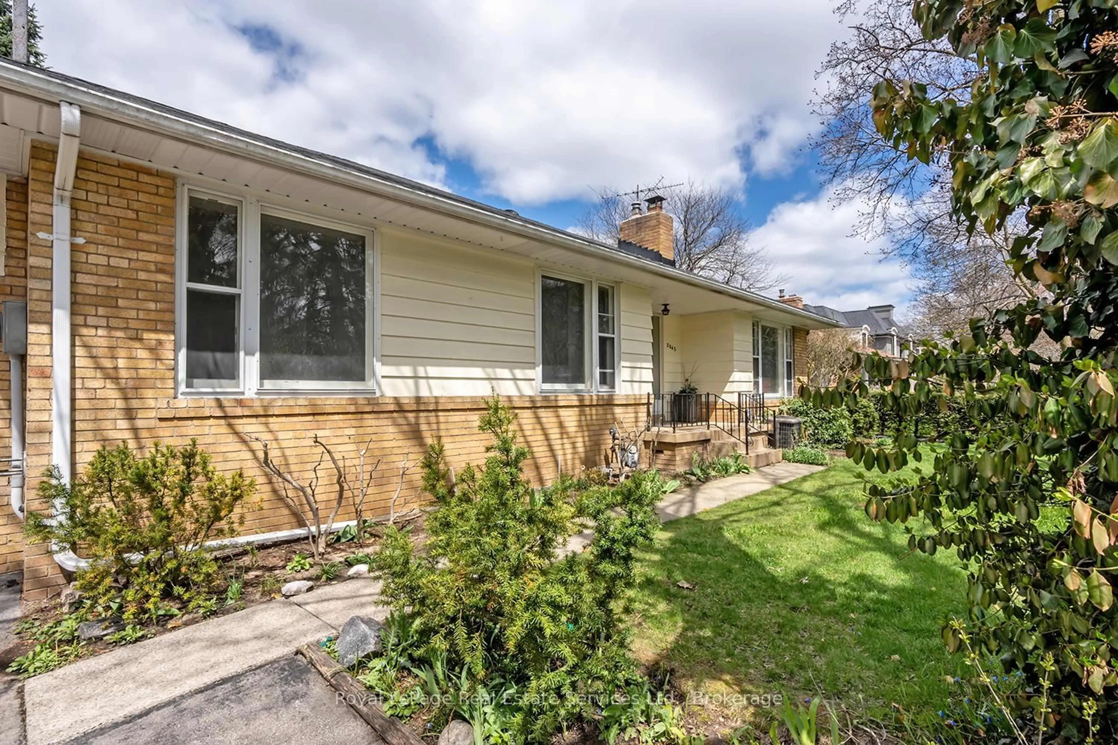 Unknown for 2043 Devon Rd, Oakville Ontario L6J 2N1