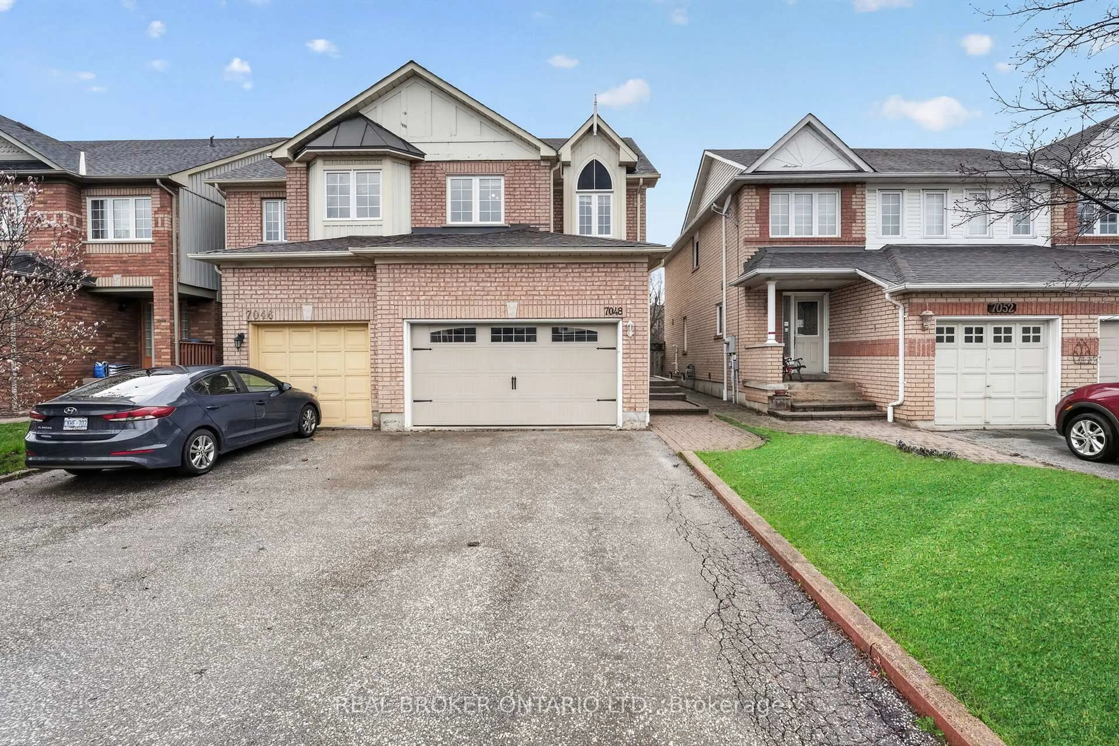 Home with brick exterior material, street for 7048 Frontier Rdge, Mississauga Ontario L5N 7R6
