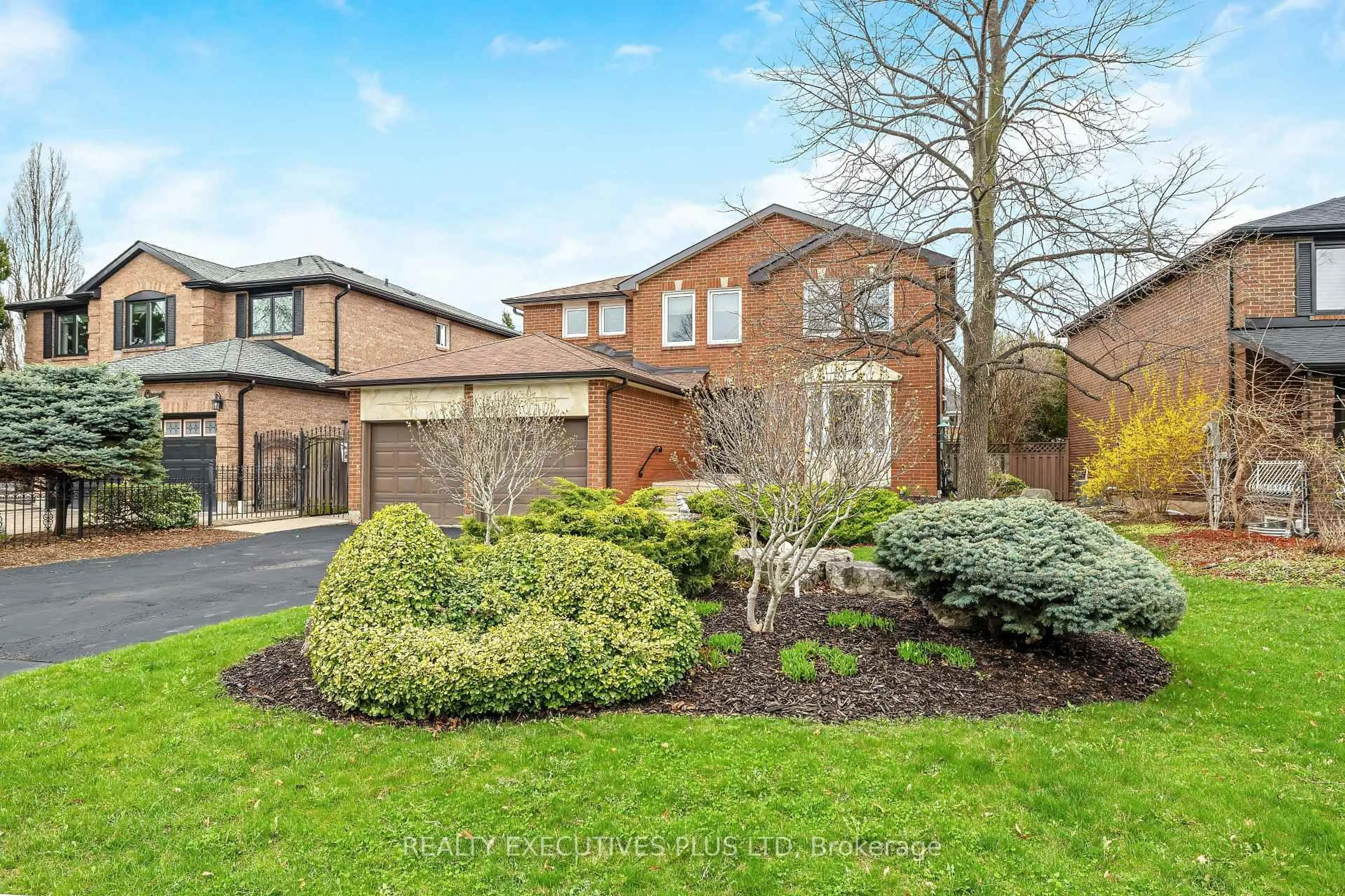 Home with brick exterior material, street for 3099 Hickling Crt, Mississauga Ontario L5N 4X9