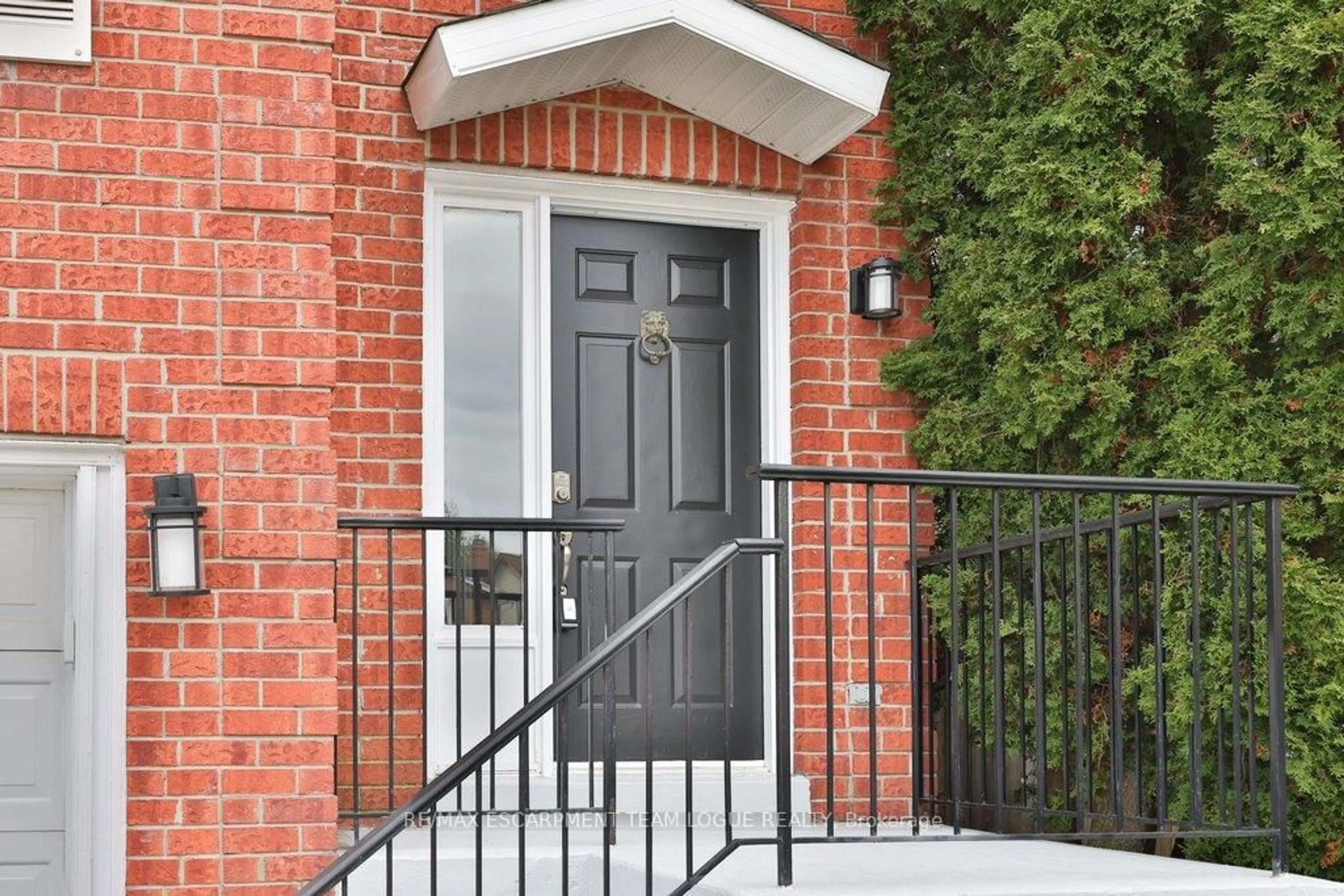 Home with brick exterior material, street for 3219 Twin Oaks Cres, Burlington Ontario L7M 3A1