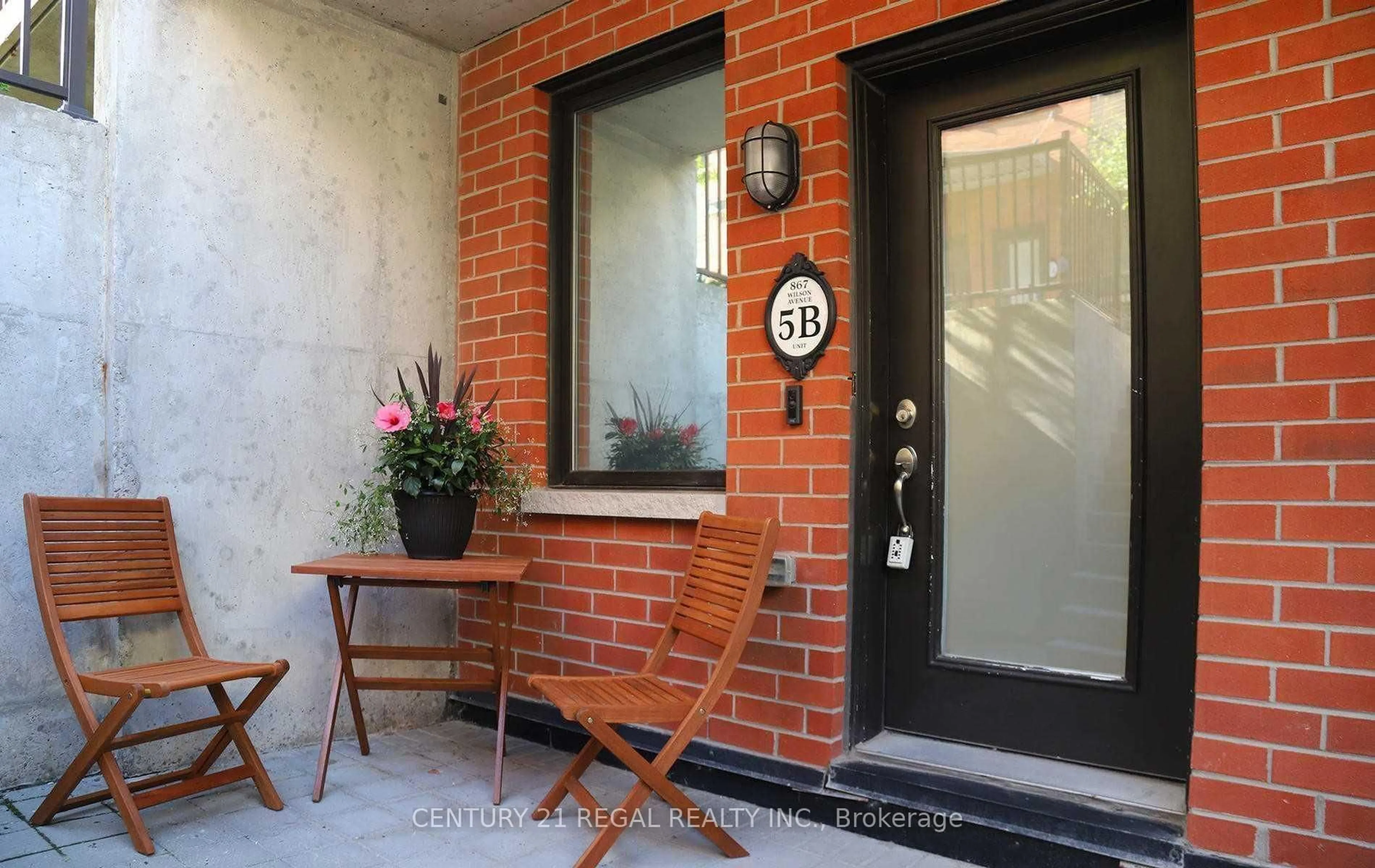 Indoor entryway for 867 Wilson Ave #5B, Toronto Ontario M3K 0A4