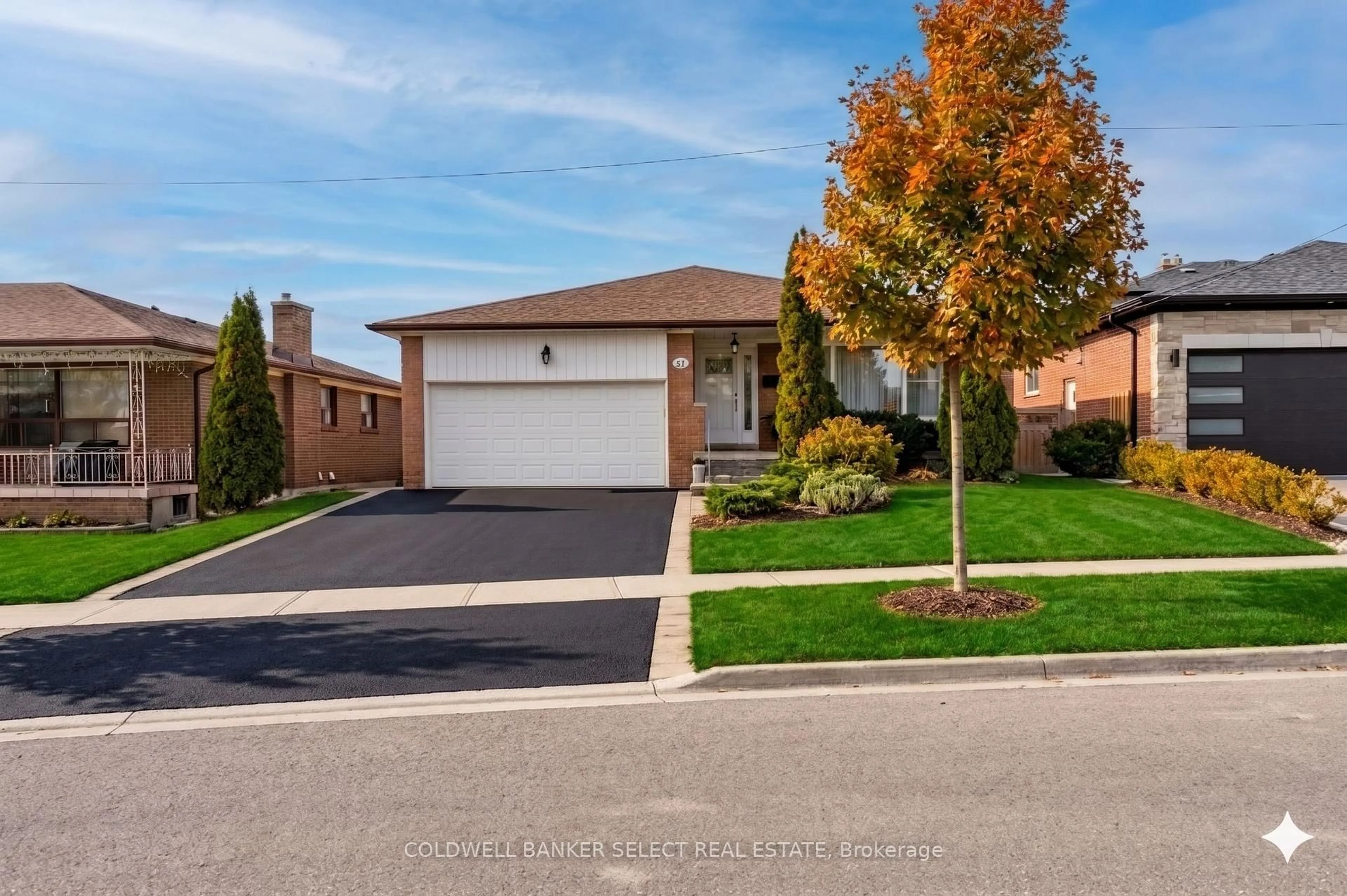 A pic from outside/outdoor area/front of a property/back of a property/a pic from drone, street for 72 Mayall Ave, Toronto Ontario M3L 1E8