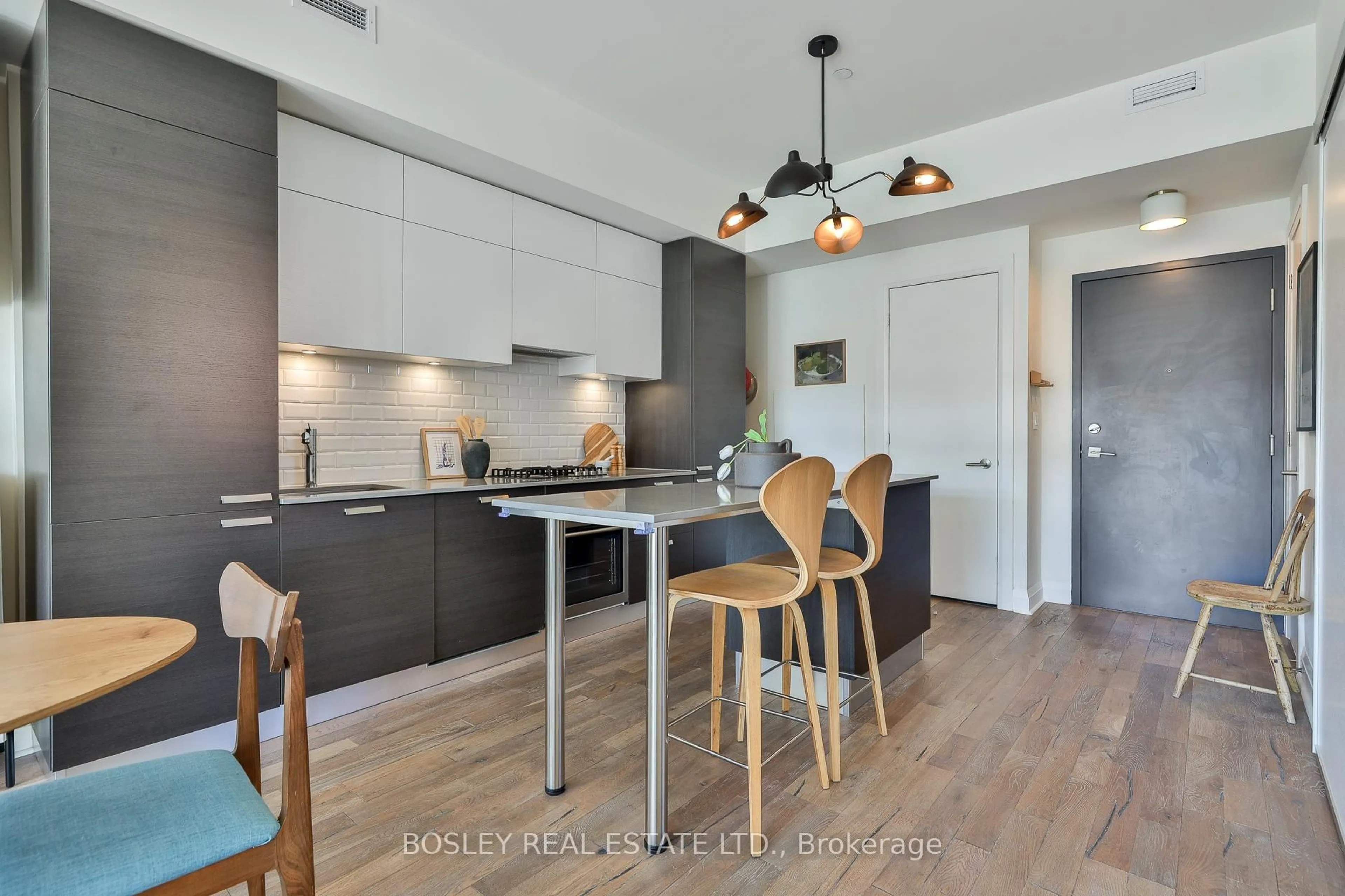 Open concept kitchen, wood/laminate floor for 245 Perth Ave #103, Toronto Ontario M6P 3X9