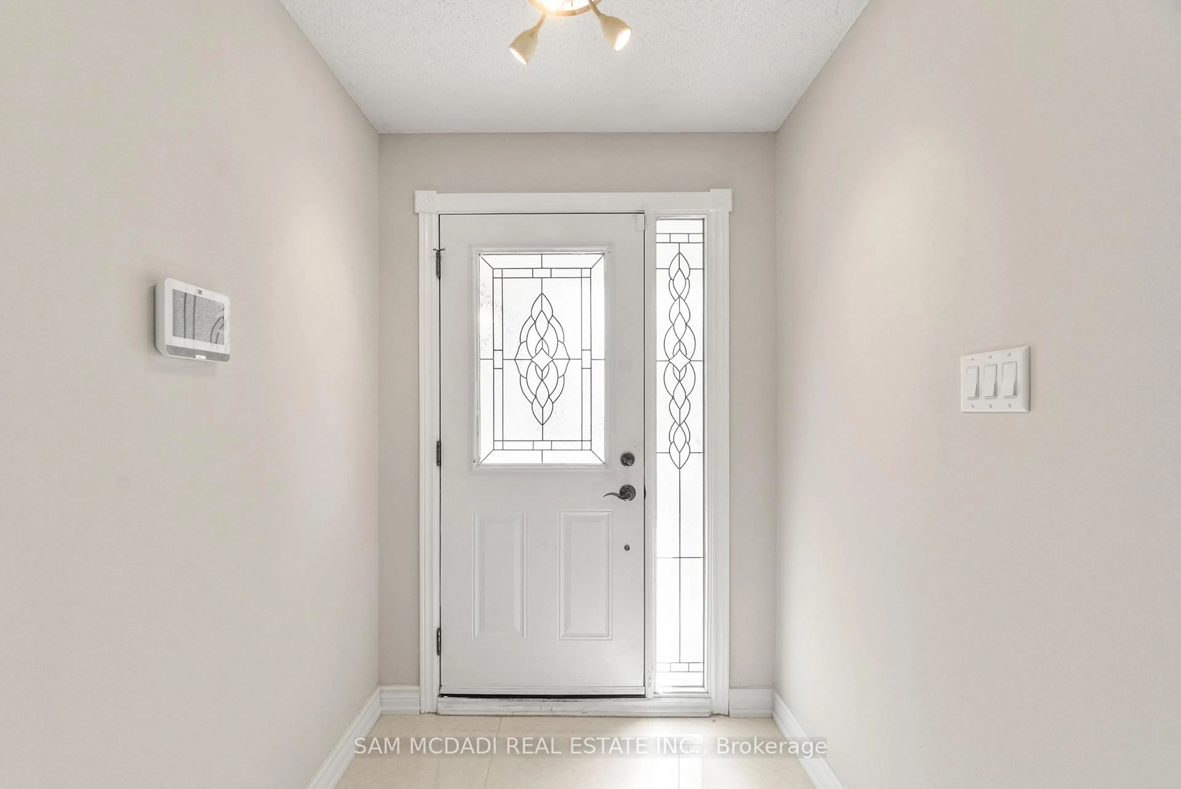 Indoor entryway for 149 Sunforest Dr, Brampton Ontario L6Z 4B7