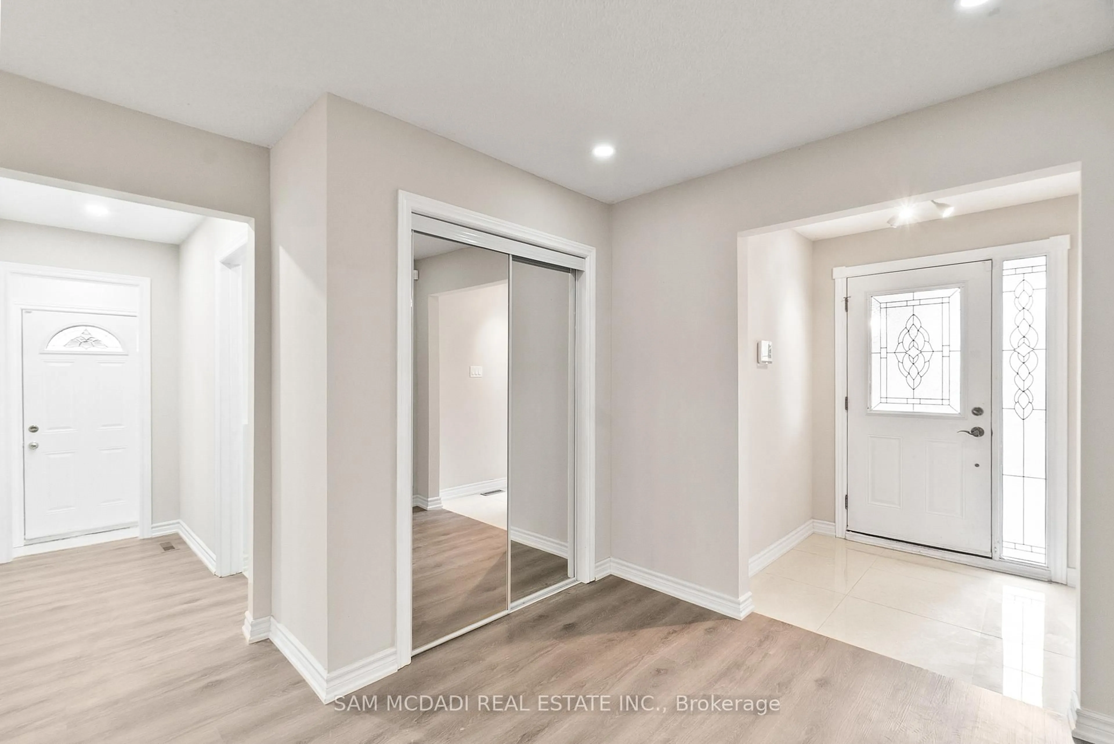 Indoor entryway for 149 Sunforest Dr, Brampton Ontario L6Z 4B7