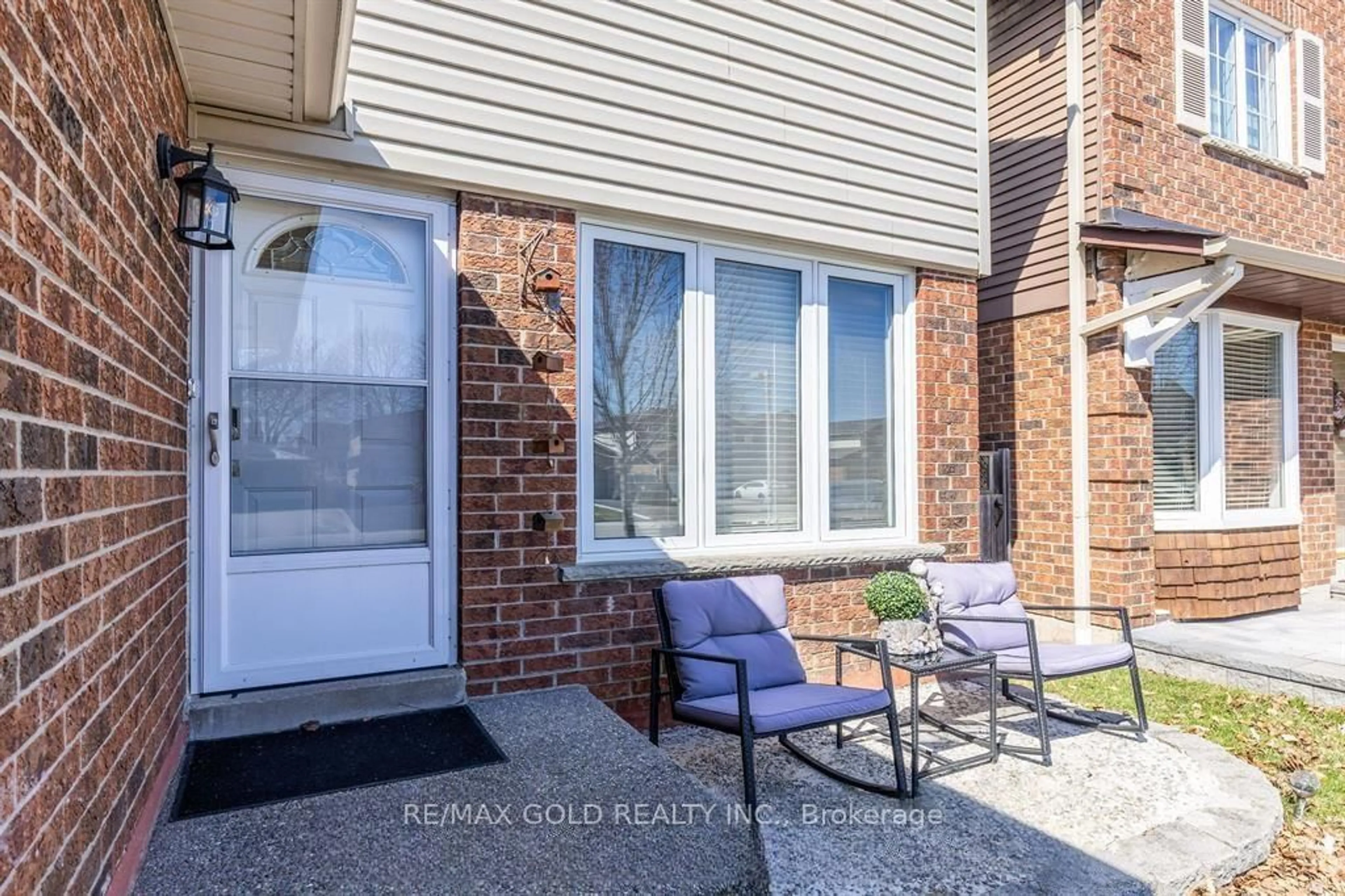 Patio, street for 522 Roseheath Dr, Milton Ontario L9T 4V6