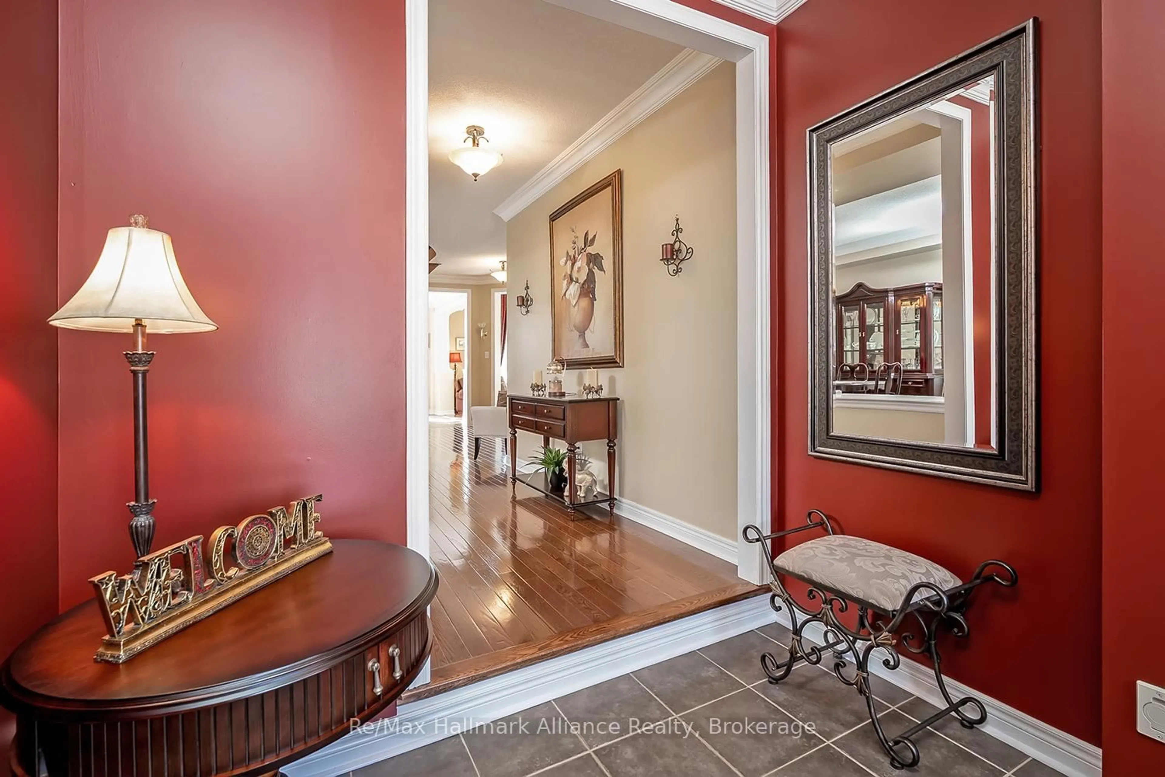 Indoor entryway for 2489 Whistling Springs Cres, Oakville Ontario L6M 5G3