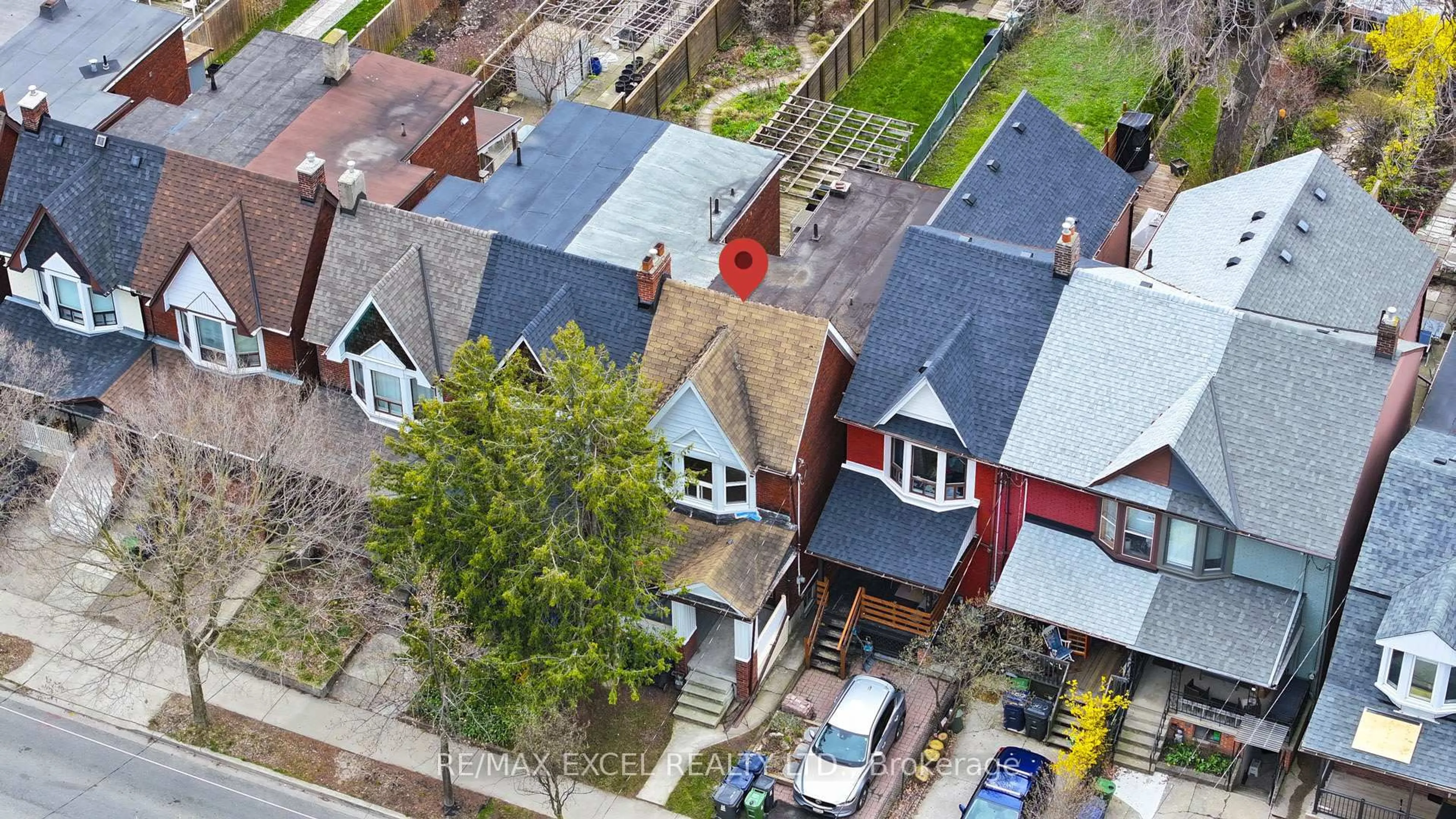 A pic from outside/outdoor area/front of a property/back of a property/a pic from drone, city buildings view from balcony for 576 Gladstone Ave, Toronto Ontario M6H 3J2