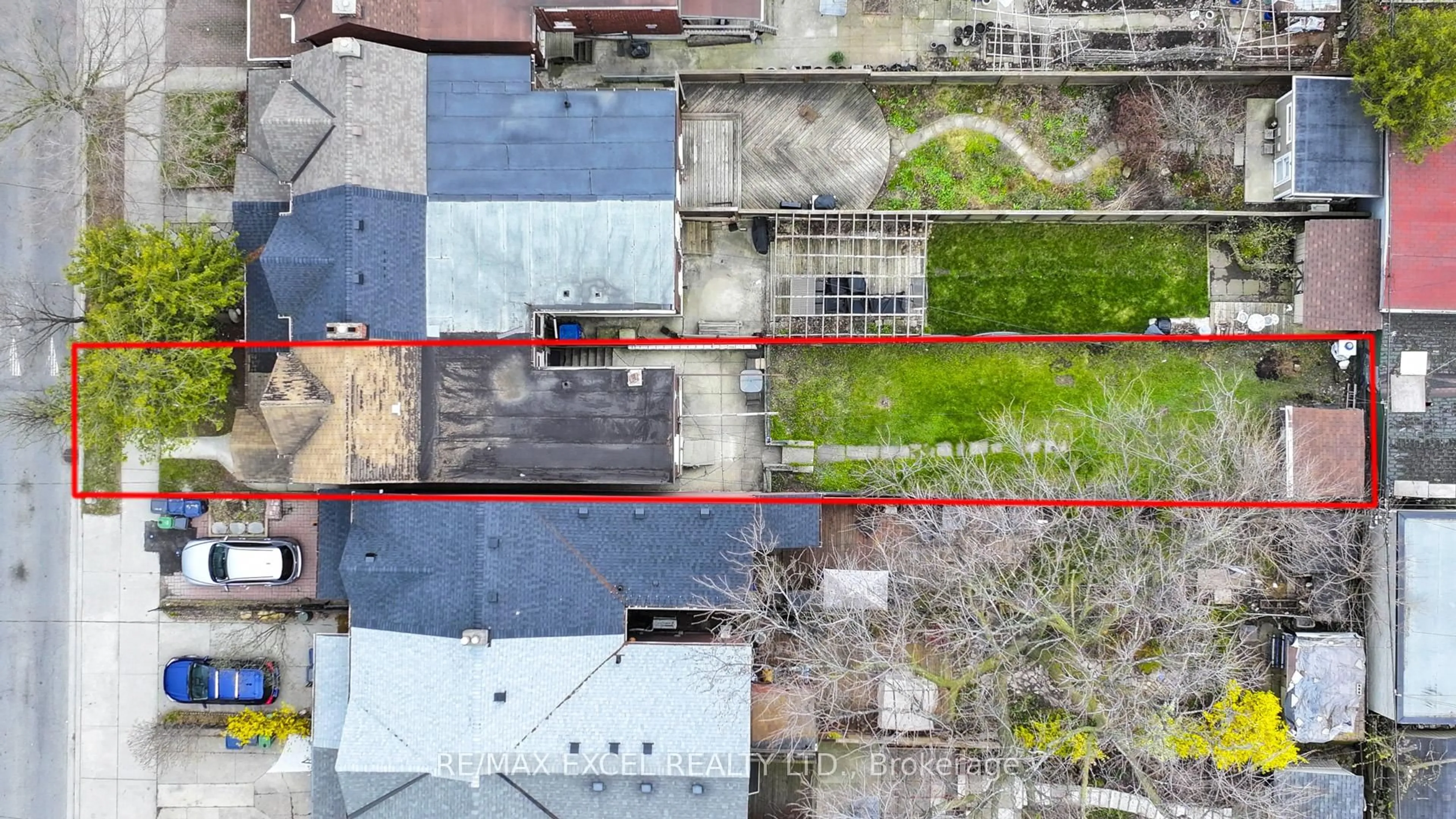 A pic from outside/outdoor area/front of a property/back of a property/a pic from drone, building for 576 Gladstone Ave, Toronto Ontario M6H 3J2