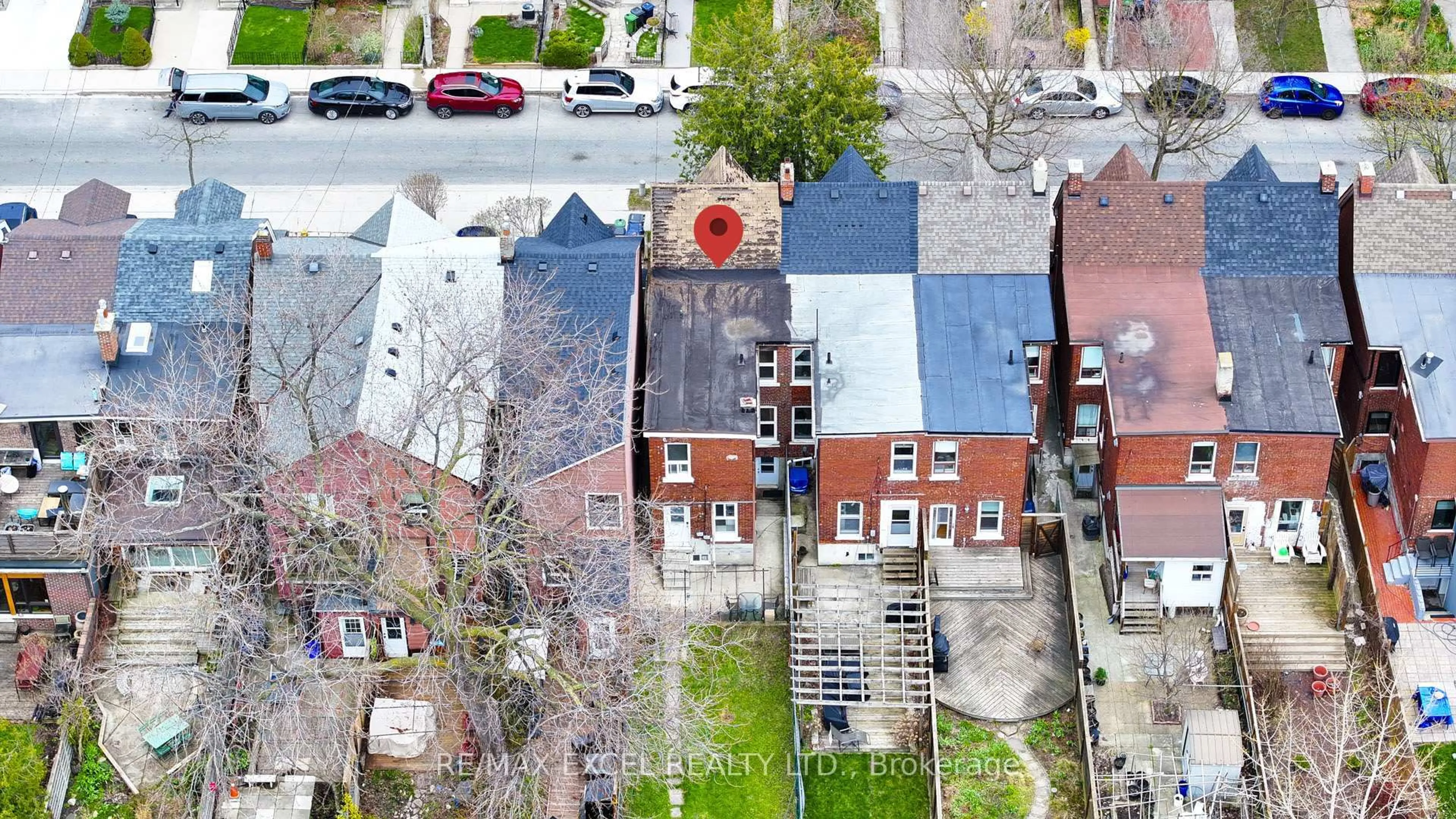 A pic from outside/outdoor area/front of a property/back of a property/a pic from drone, city buildings view from balcony for 576 Gladstone Ave, Toronto Ontario M6H 3J2