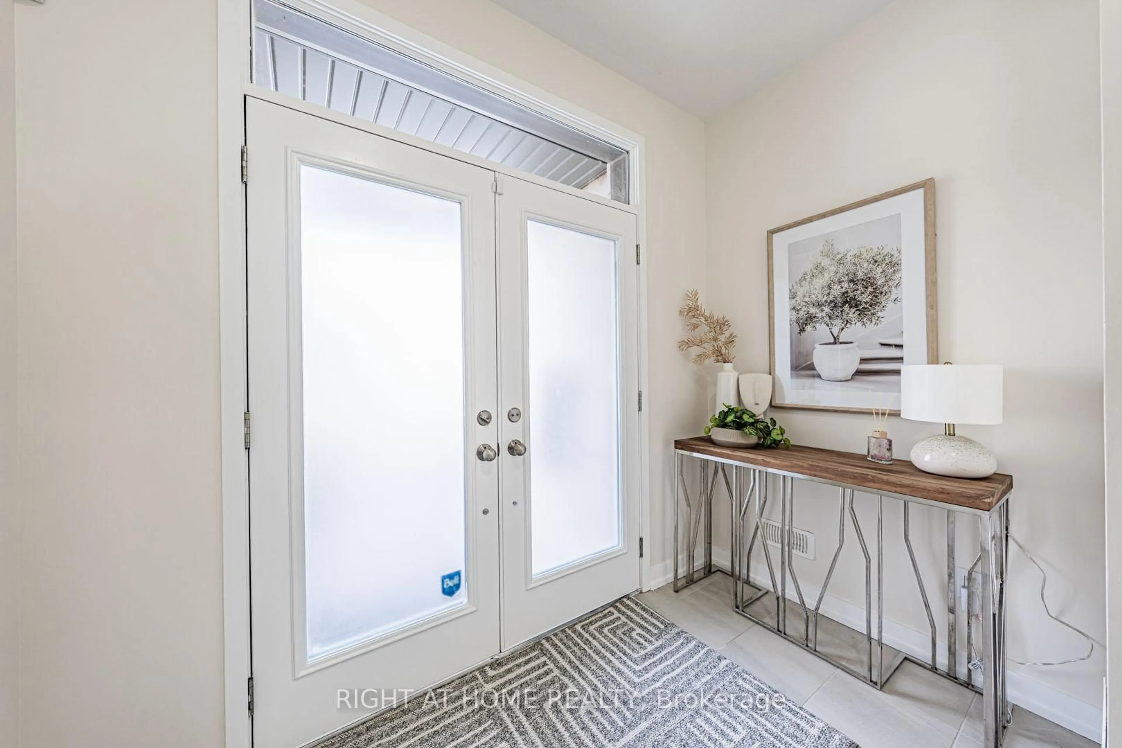Indoor entryway for 224 Wheat Boom Dr, Oakville Ontario L6H 0P4