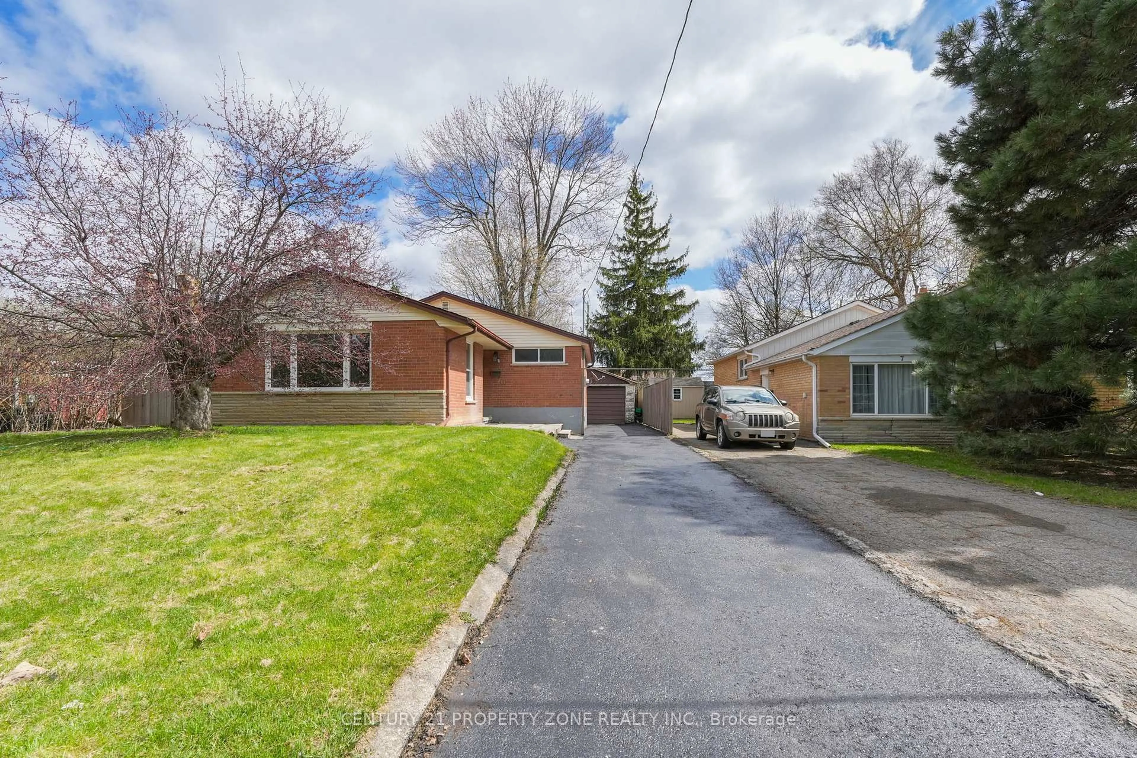 A pic from outside/outdoor area/front of a property/back of a property/a pic from drone, street for 5 Hadrina St, Brampton Ontario L6X 2J5