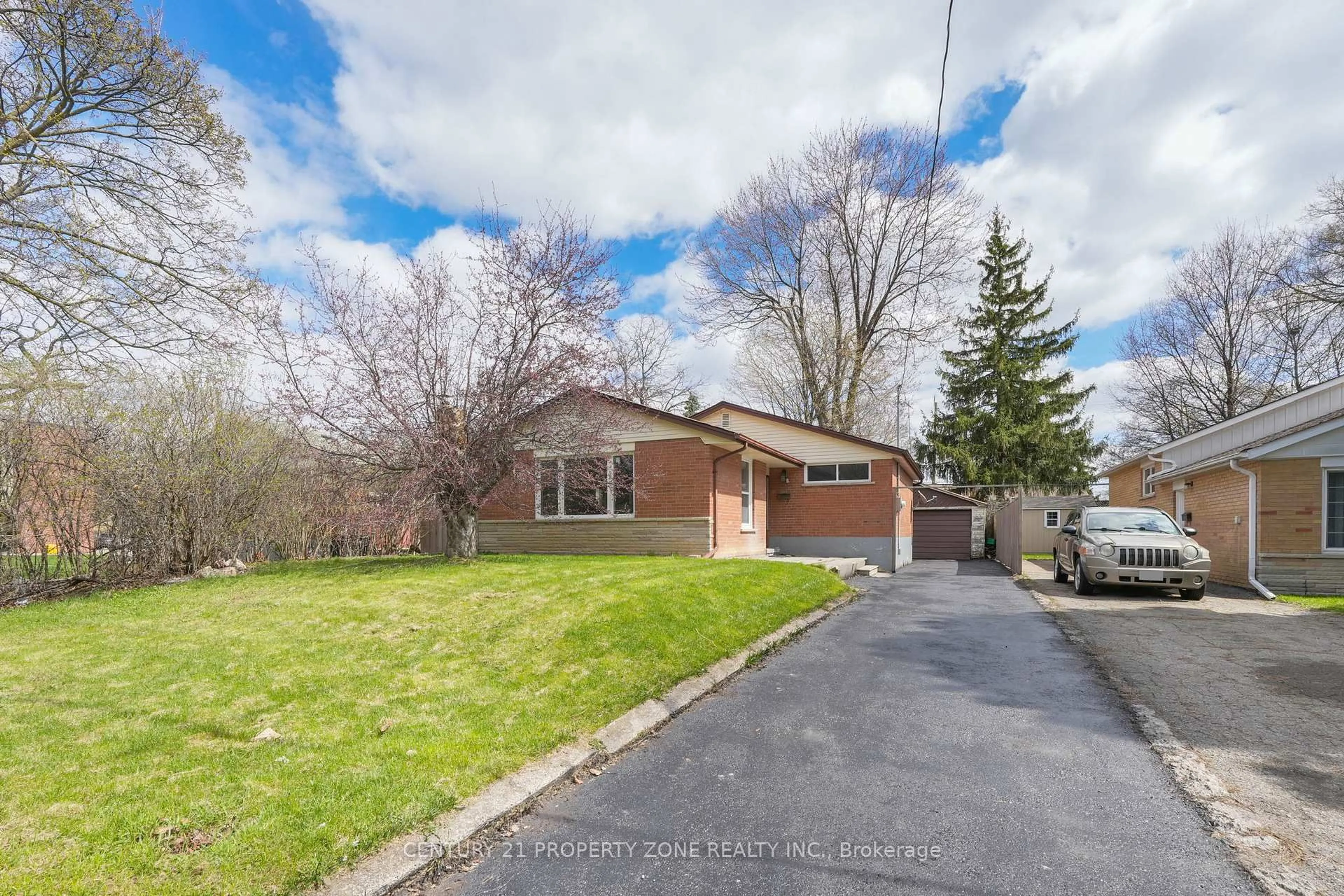 A pic from outside/outdoor area/front of a property/back of a property/a pic from drone, street for 5 Hadrina St, Brampton Ontario L6X 2J5