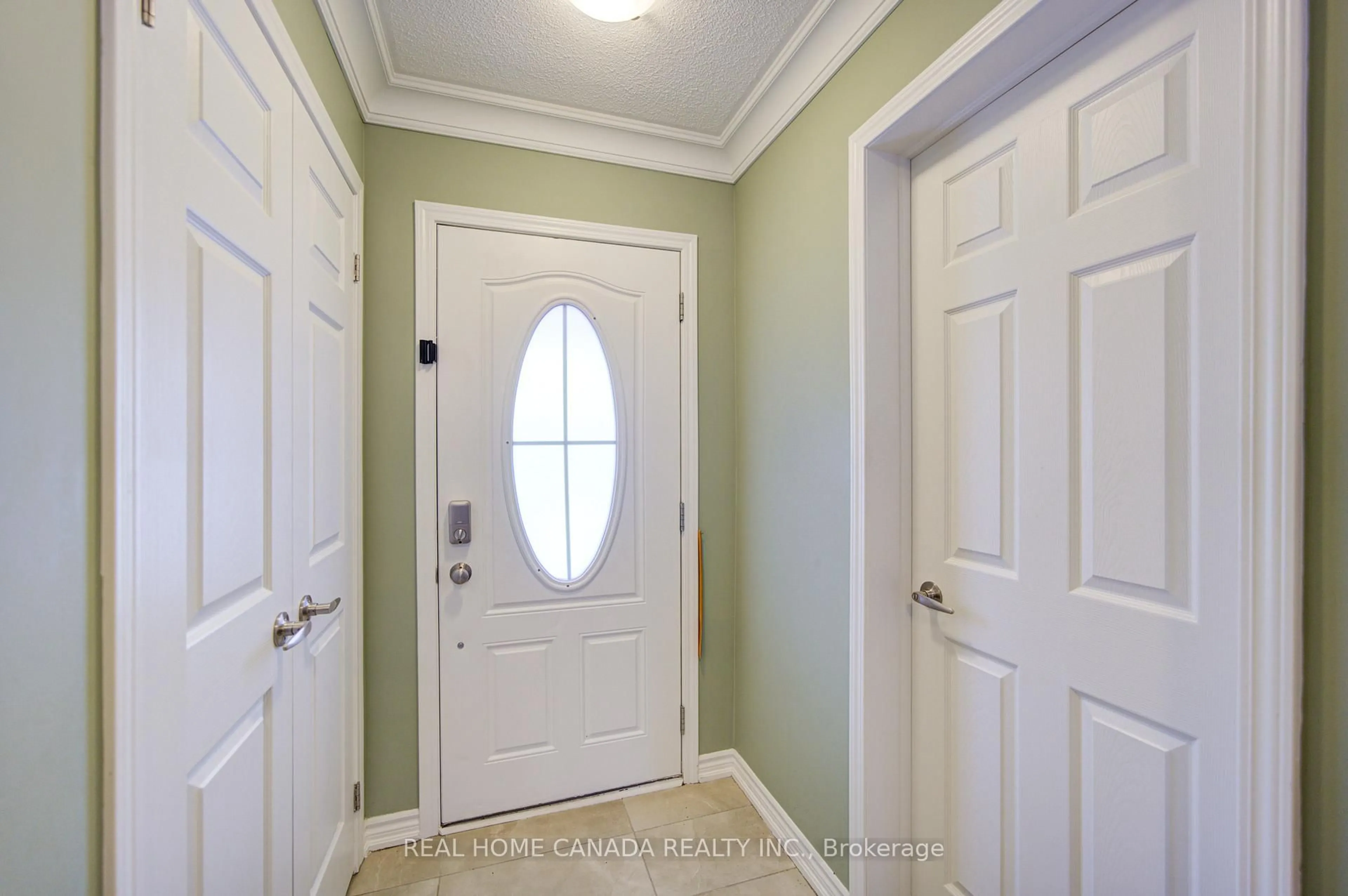 Indoor entryway for 566 Laking Terrace, Milton Ontario L9T 0Y8