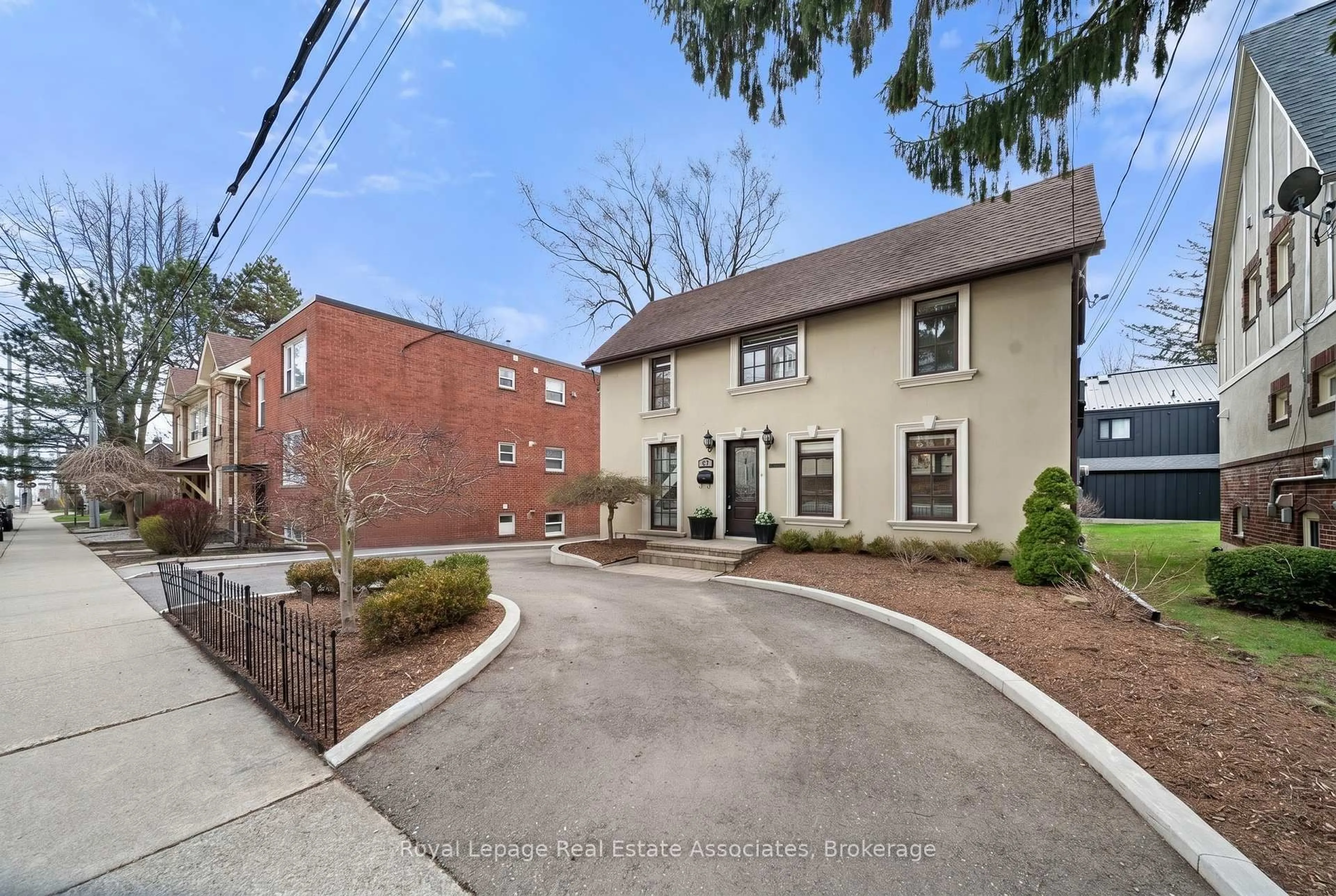 Unknown for 36 Mississauga Rd, Mississauga Ontario L5H 2H6