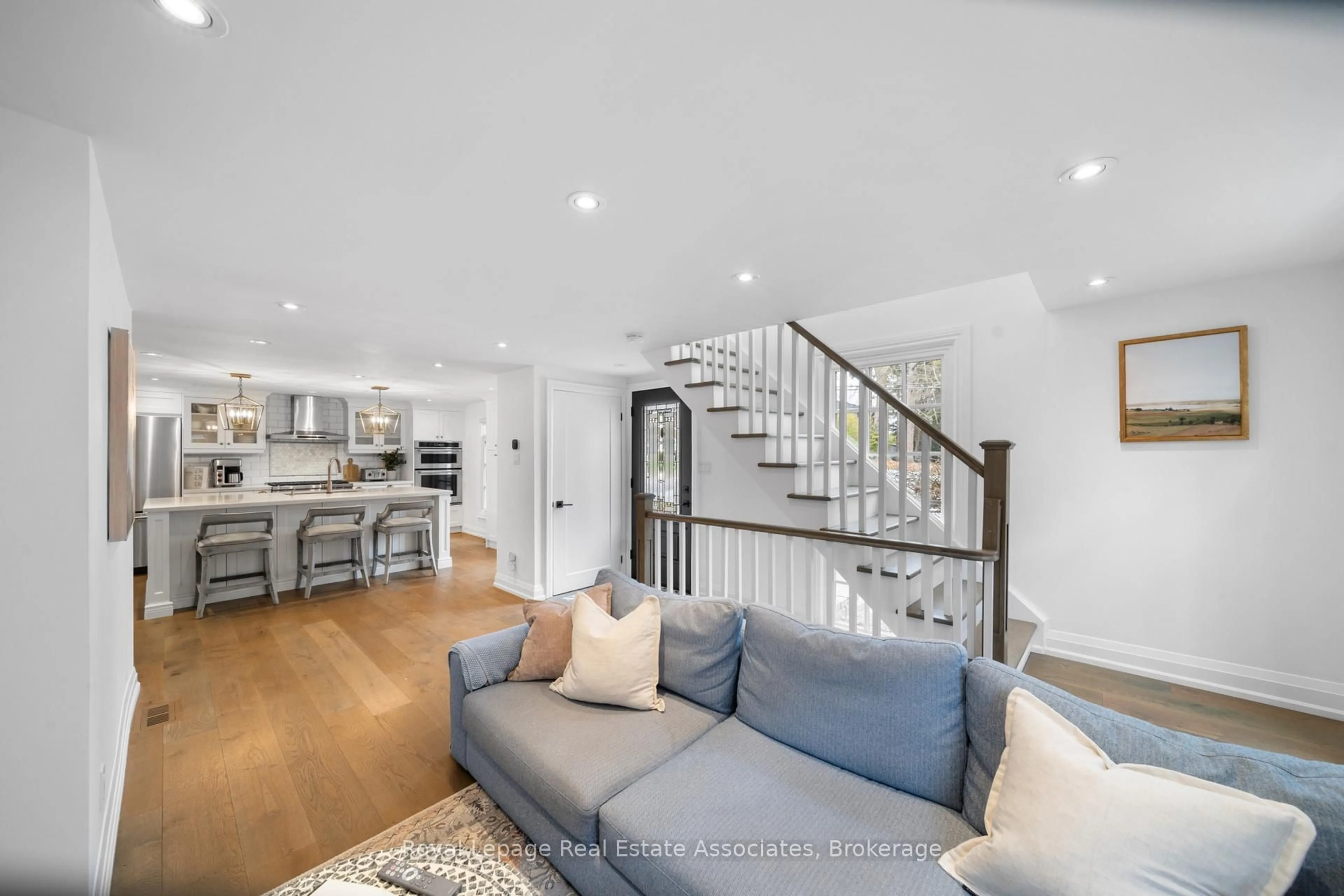 Open concept kitchen, unknown for 36 Mississauga Rd, Mississauga Ontario L5H 2H6