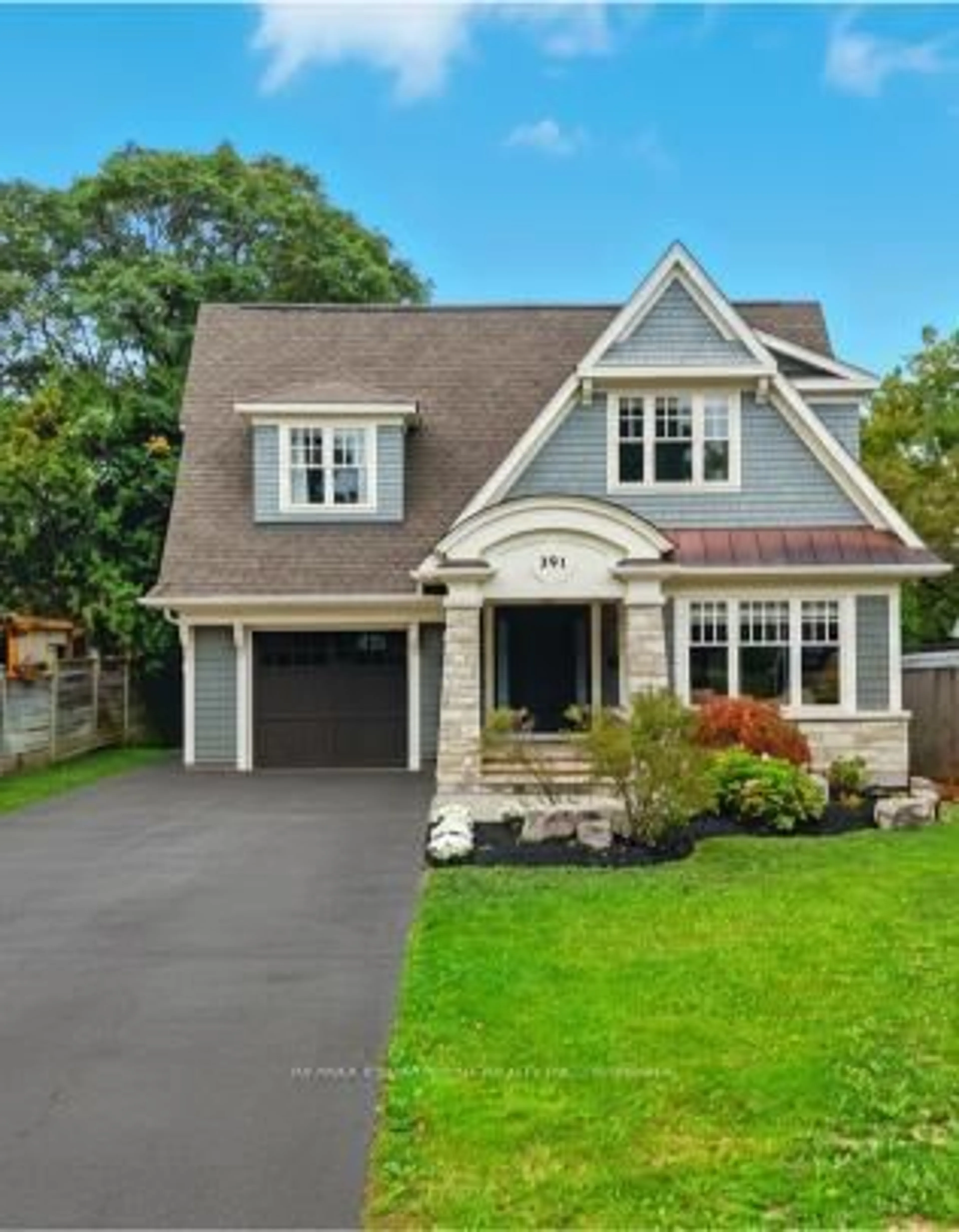 Home with vinyl exterior material, street for 391 Patricia Dr, Burlington Ontario L7T 1J9