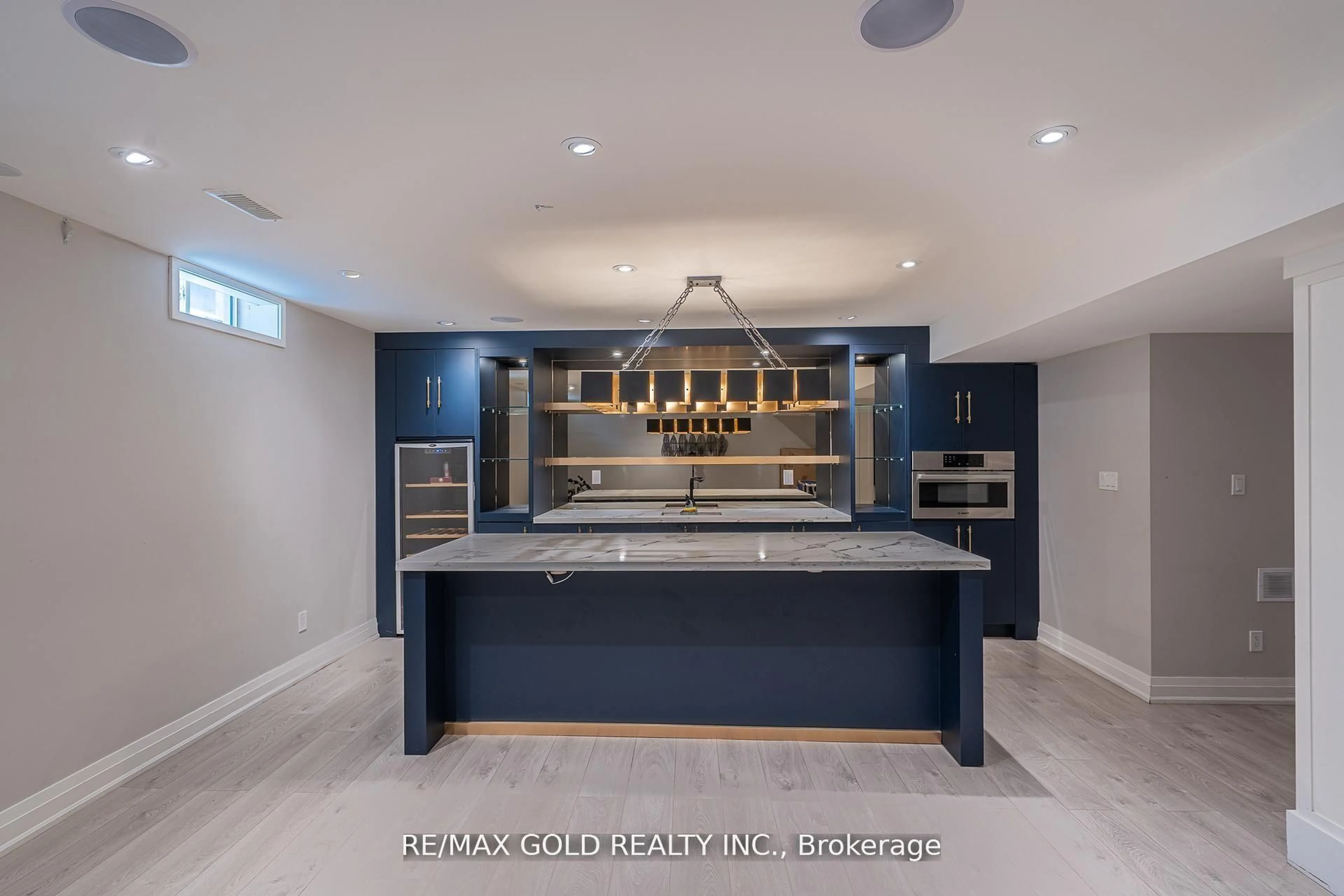 Contemporary kitchen, ceramic/tile floor for 61 Yellowknife Rd, Brampton Ontario L6R 0B3