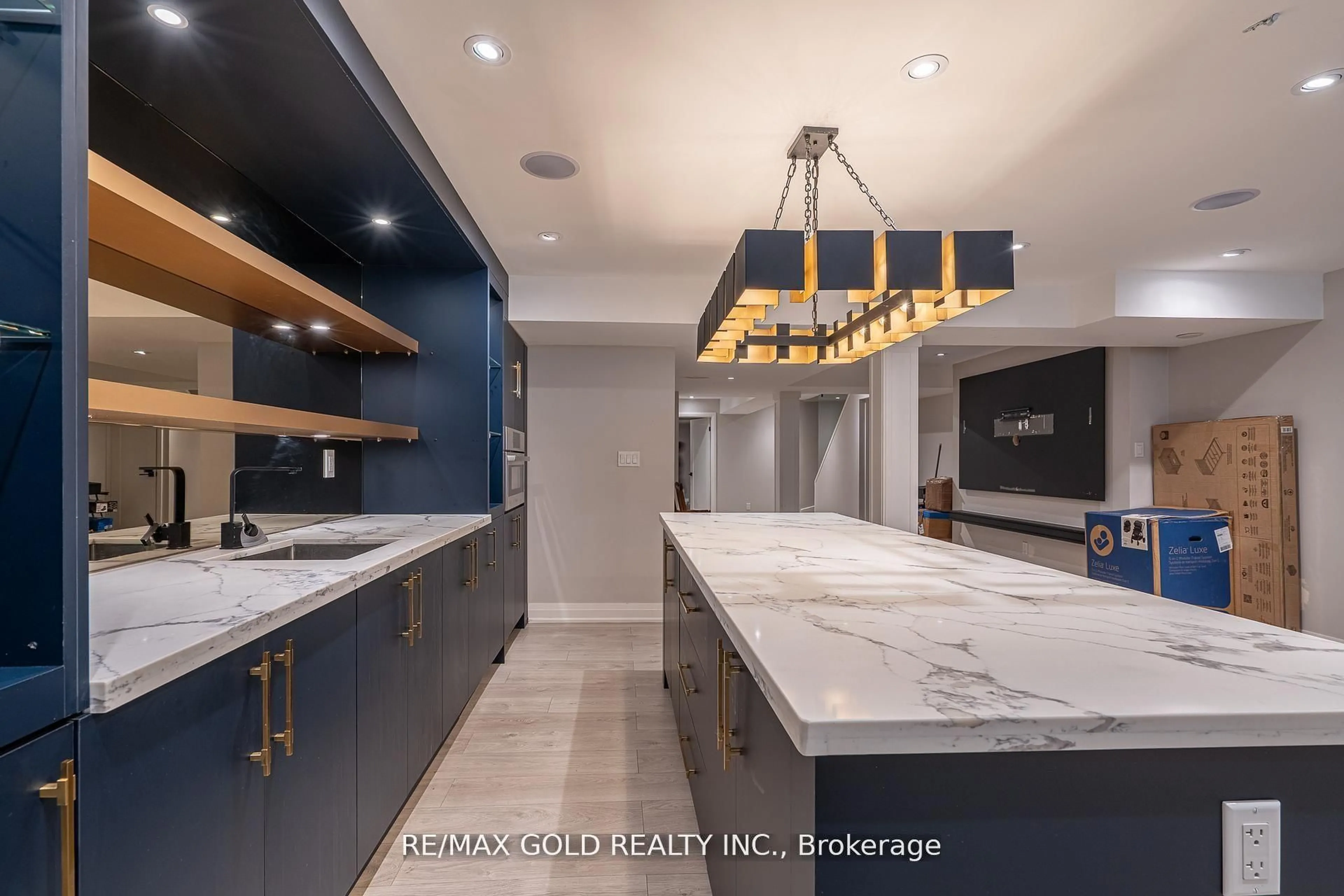 Contemporary kitchen, ceramic/tile floor for 61 Yellowknife Rd, Brampton Ontario L6R 0B3