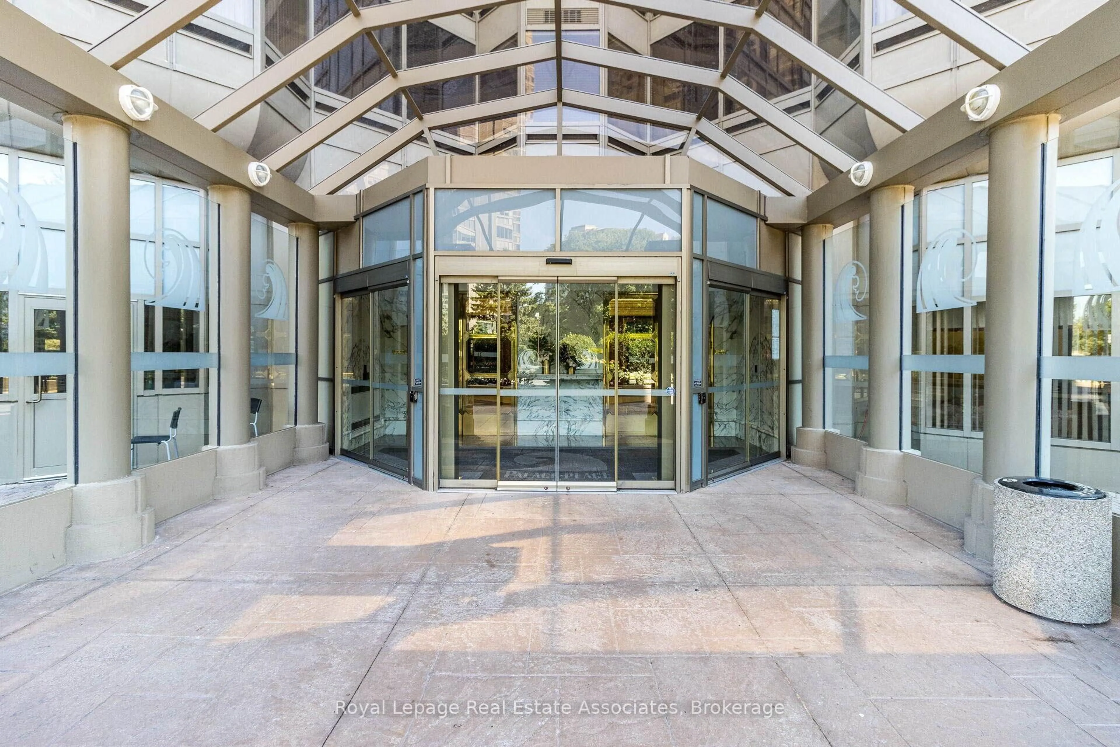 Indoor foyer for 1 Palace Pier Crt #2407, Toronto Ontario M8V 3W9