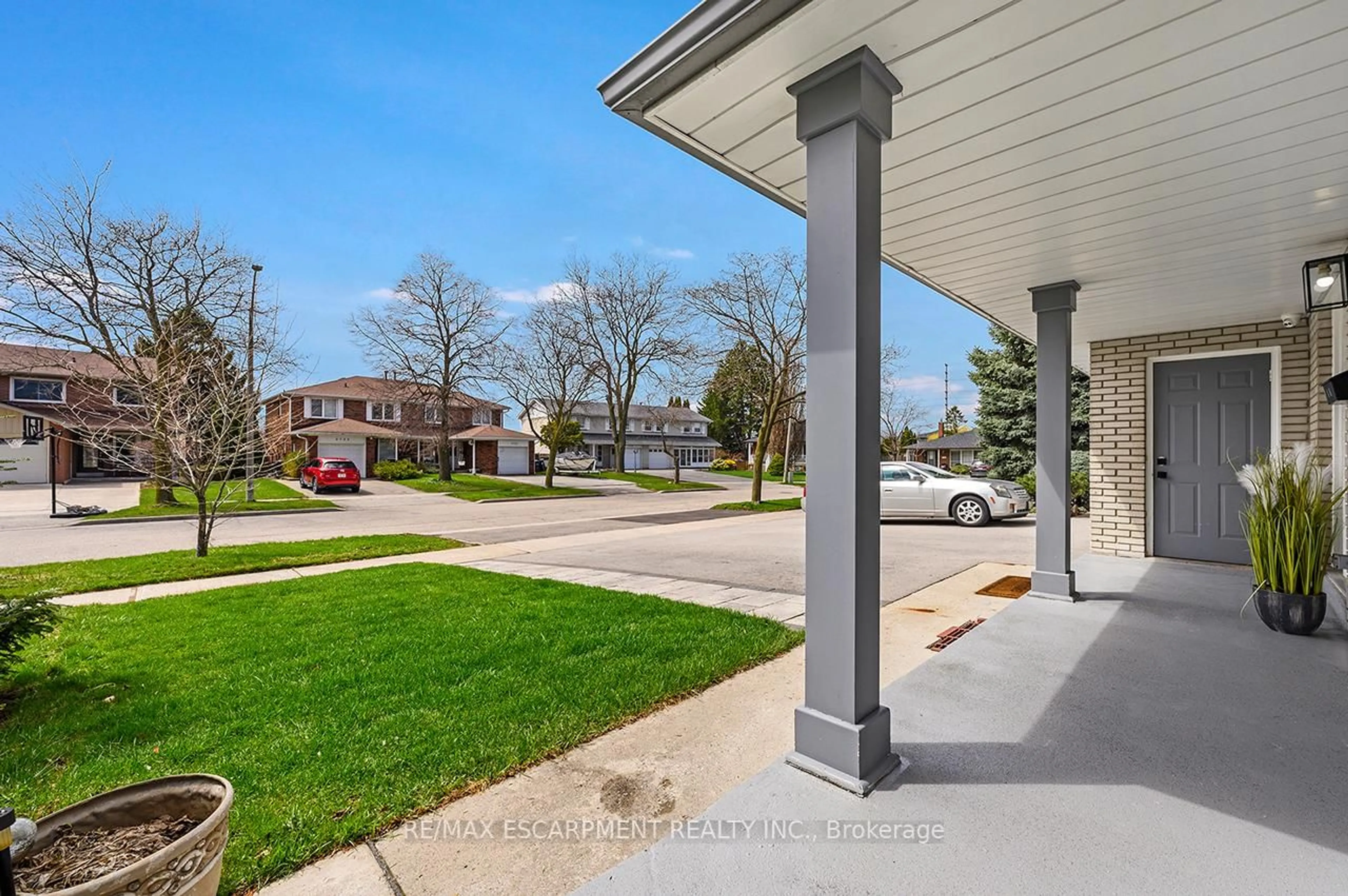 Patio, water/lake/river/ocean view for 3726 Holden Cres, Mississauga Ontario L5A 2V8