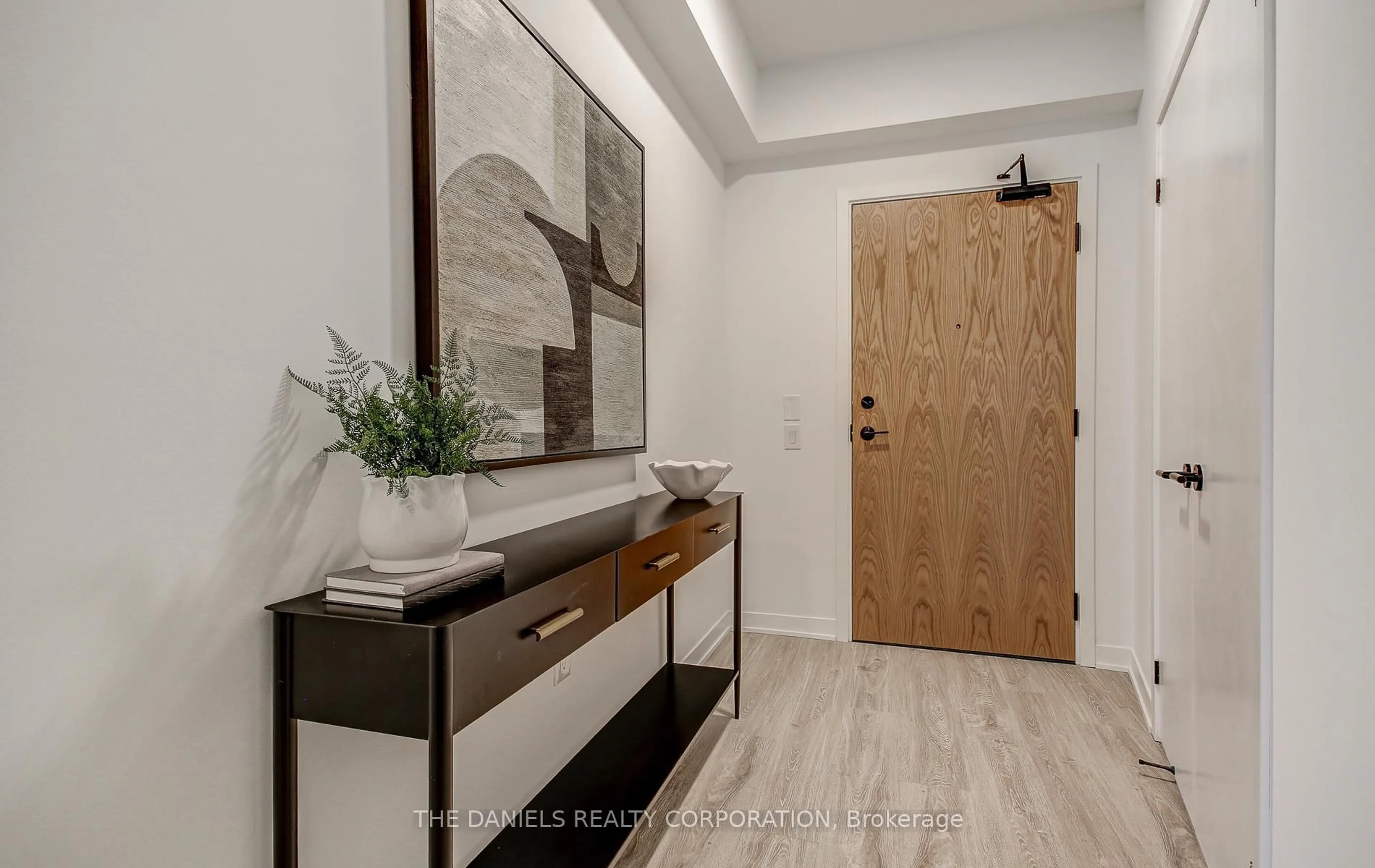 Indoor entryway for 2495 Eglinton Ave #517, Mississauga Ontario L5M 2T2