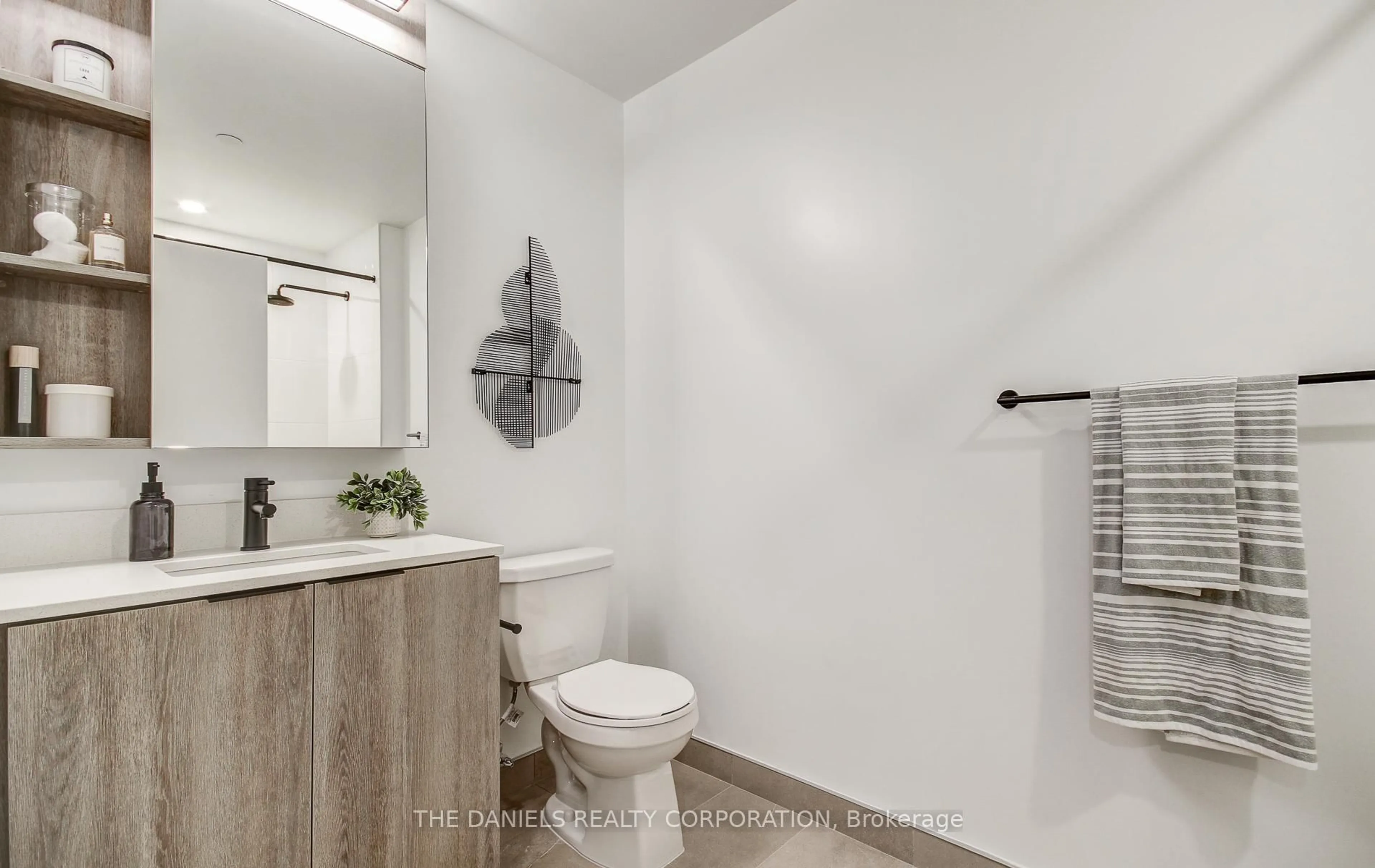 Standard bathroom, unknown for 2495 Eglinton Ave #517, Mississauga Ontario L5M 2T2