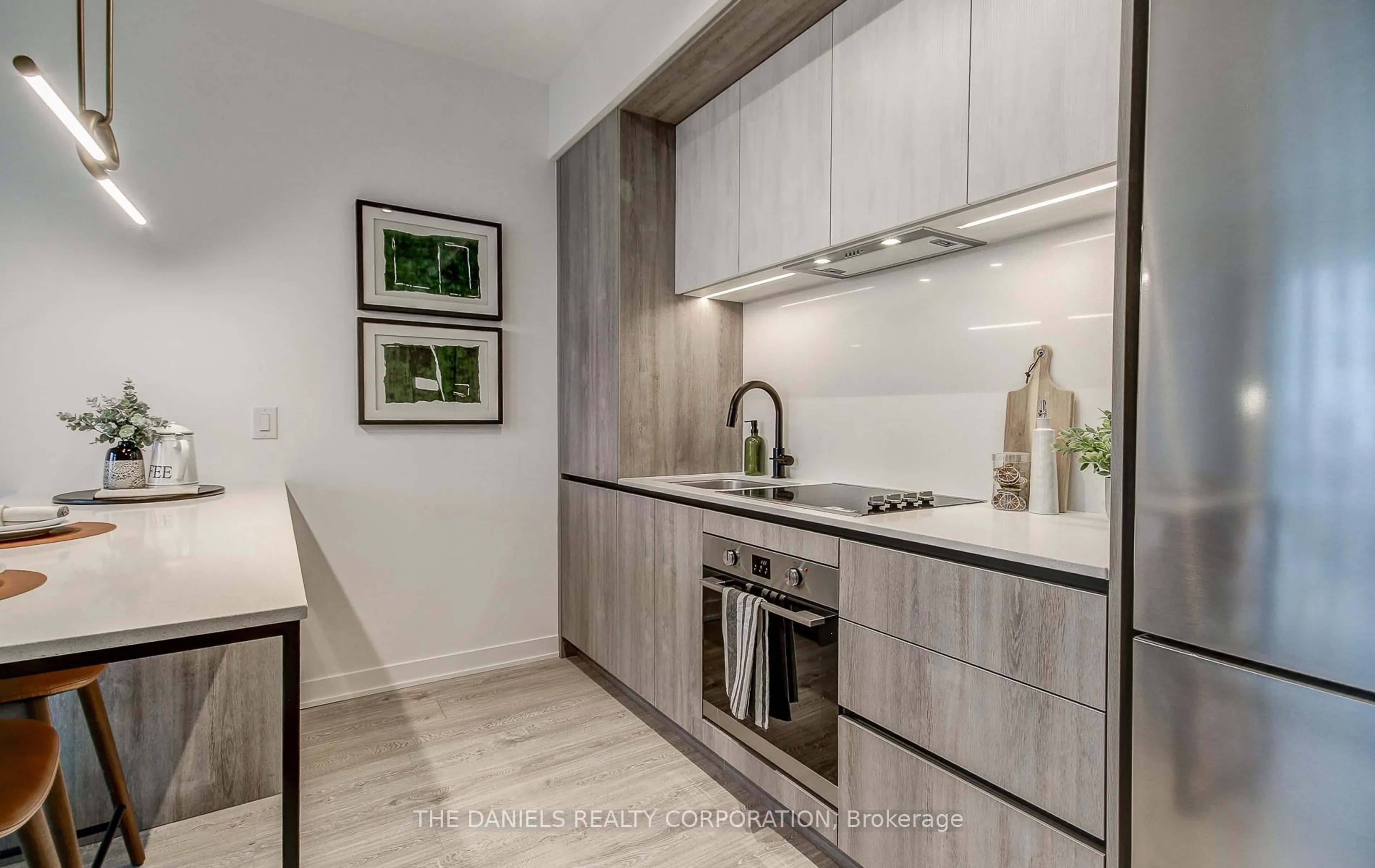 Unknown for 2495 Eglinton Ave #517, Mississauga Ontario L5M 2T2