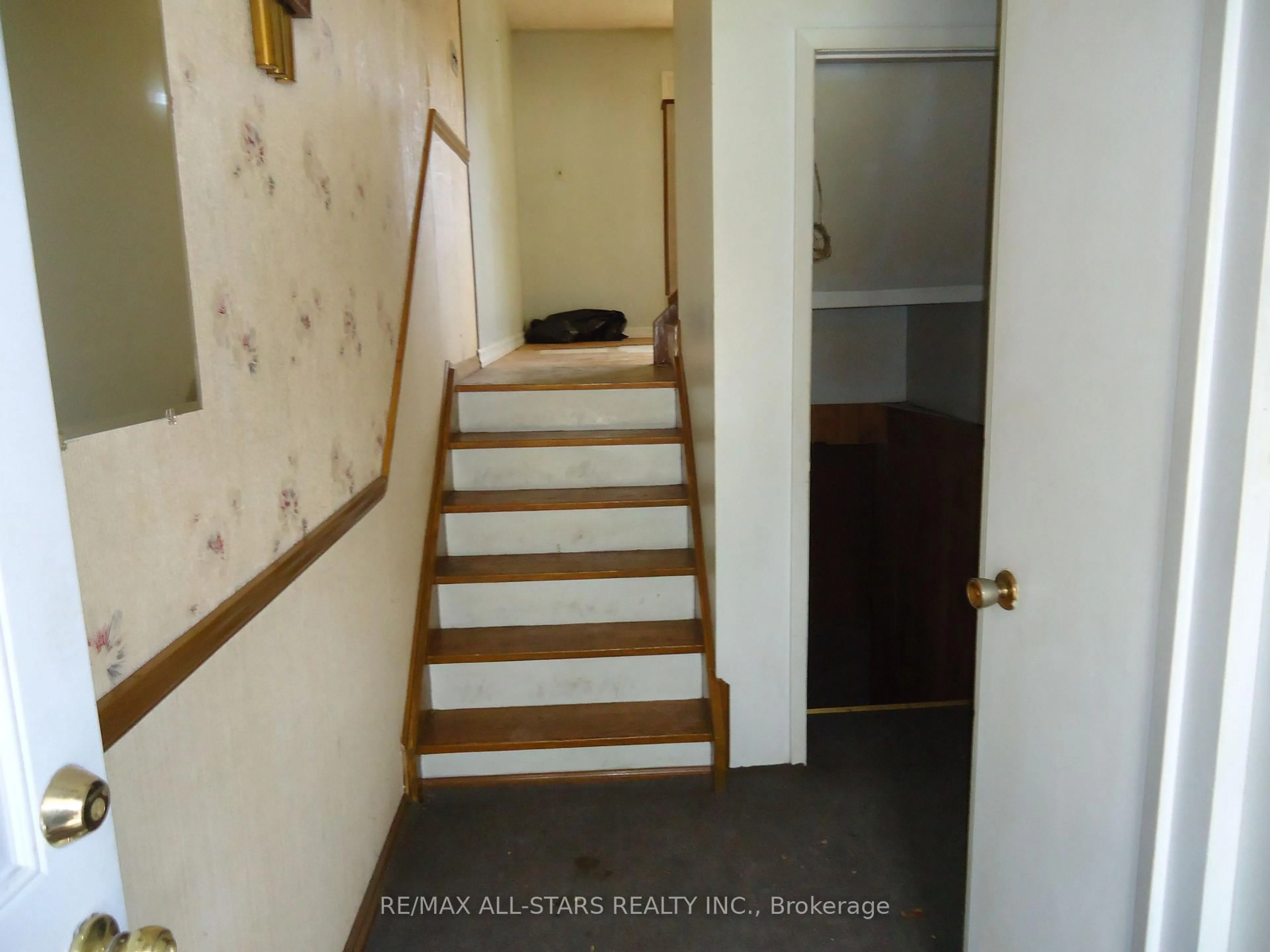 Unknown for 61 Eden Park Dr, Brampton Ontario L6T 3A5