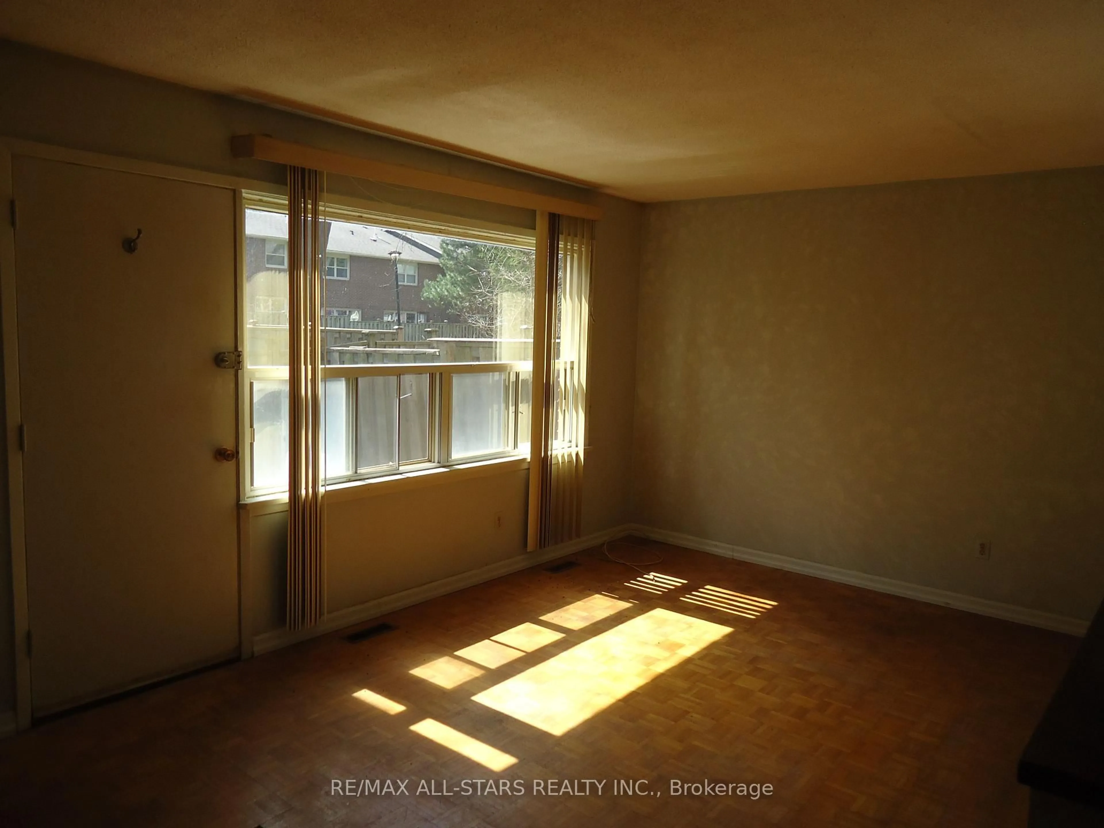 A pic of a room for 61 Eden Park Dr, Brampton Ontario L6T 3A5